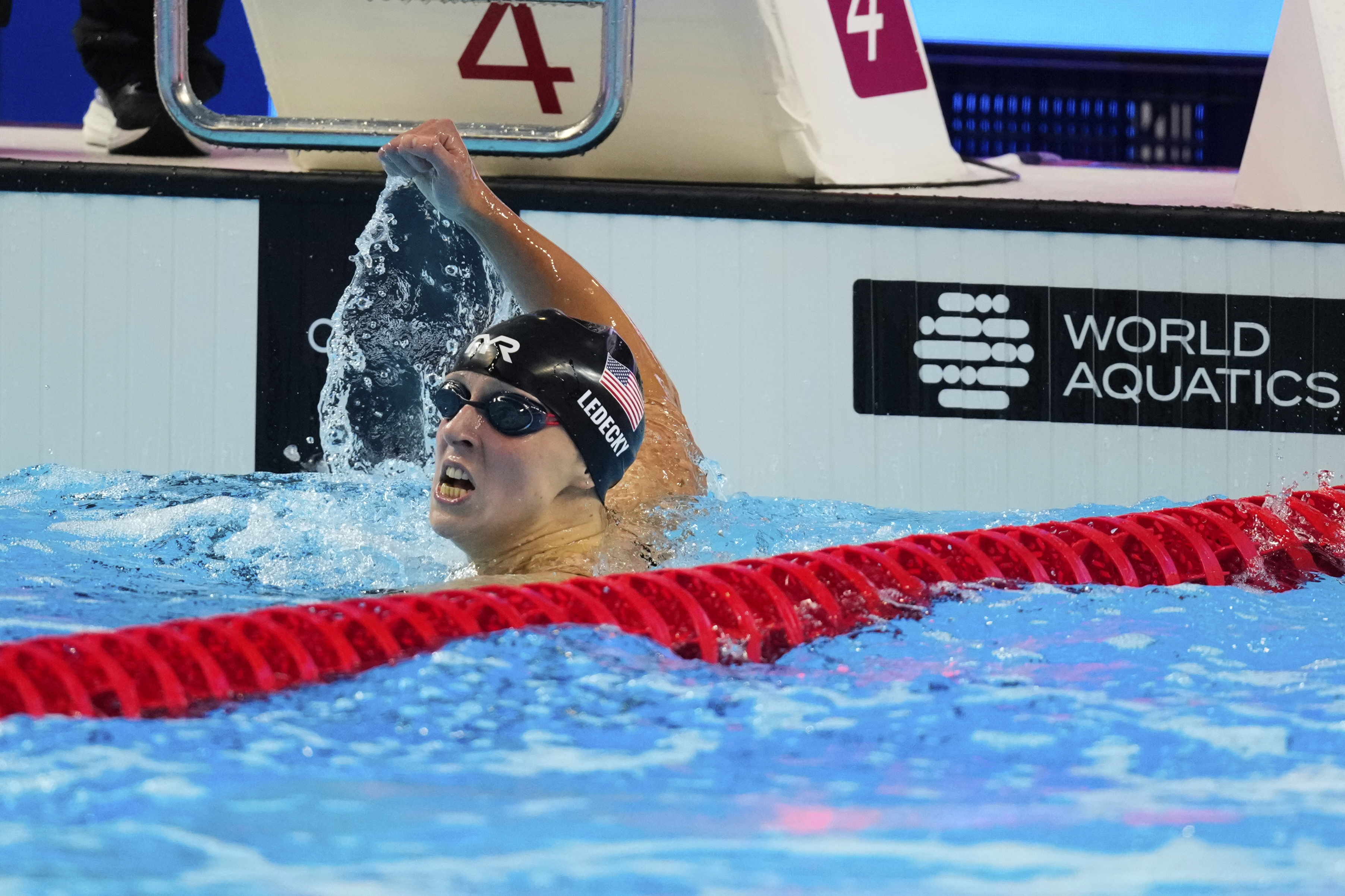 Katie Ledecky holds off Summer McIntosh to win seventh straight