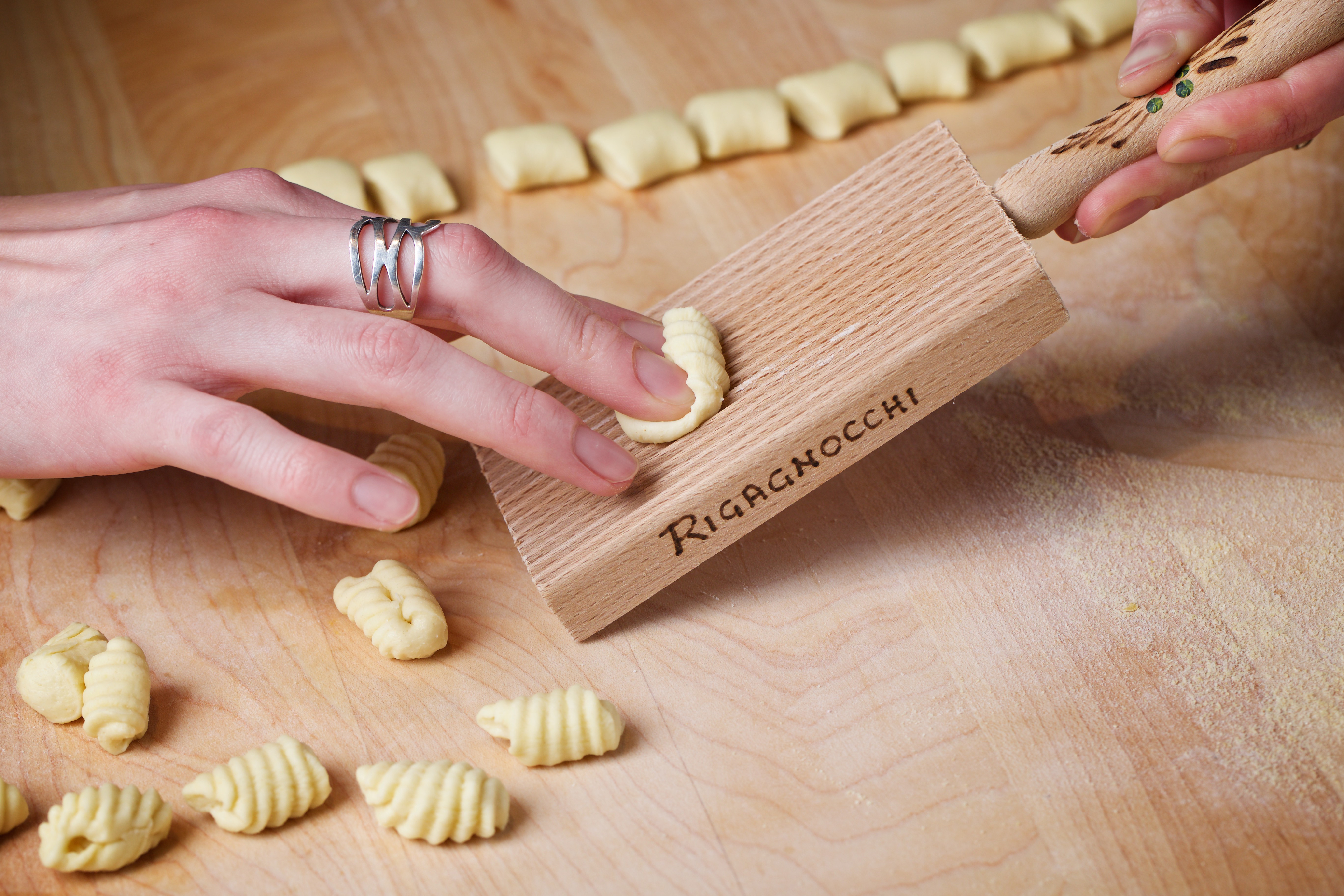 DOITOOL Wooden Gnocchi Board & Rolling Rod - Beechwood Pasta Maker & Cavatelli Tool Kit For Homemade Pasta