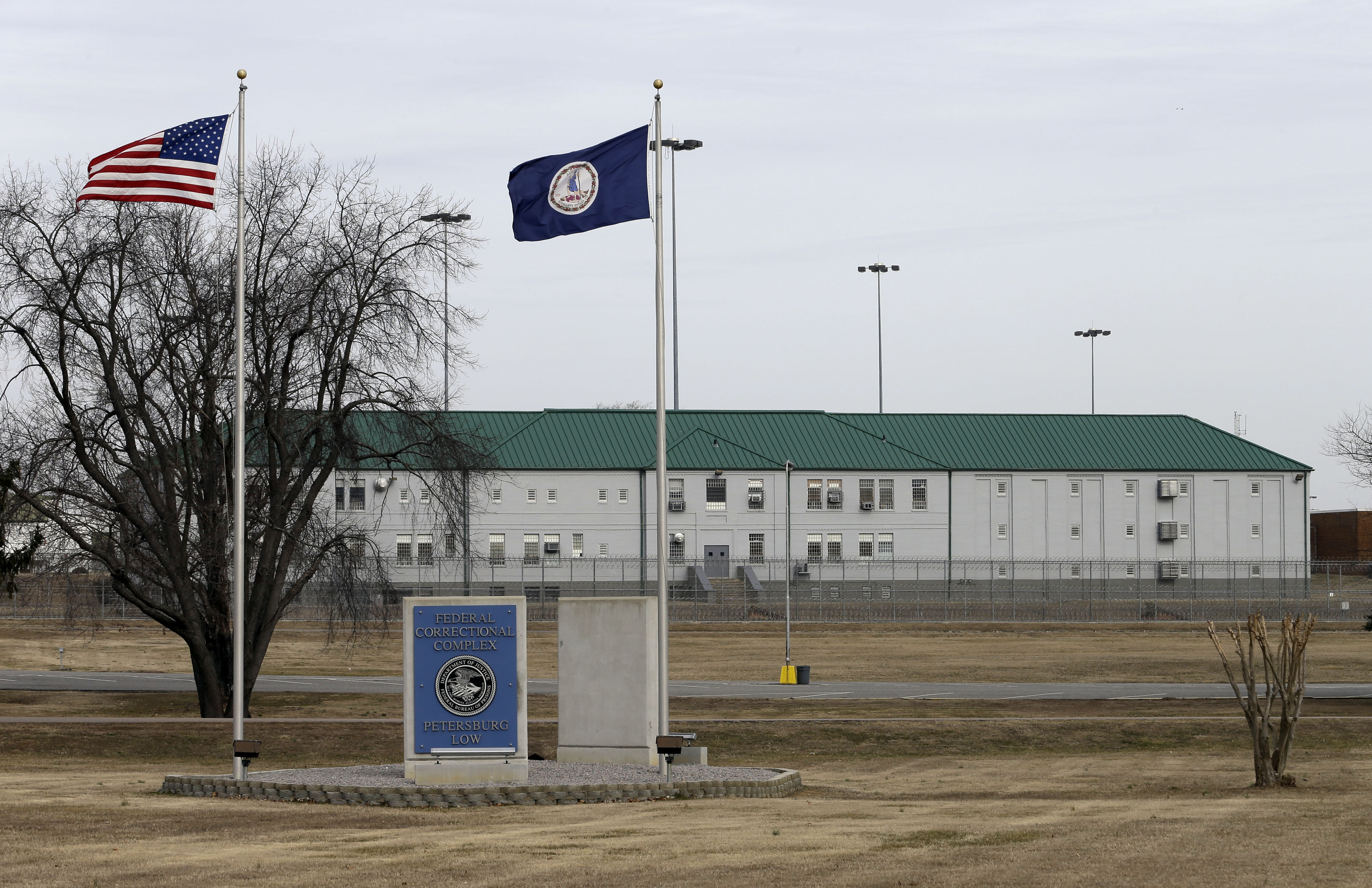 Guards accused of taking bribes from inmates at federal prison in Virginia  - The Washington Post