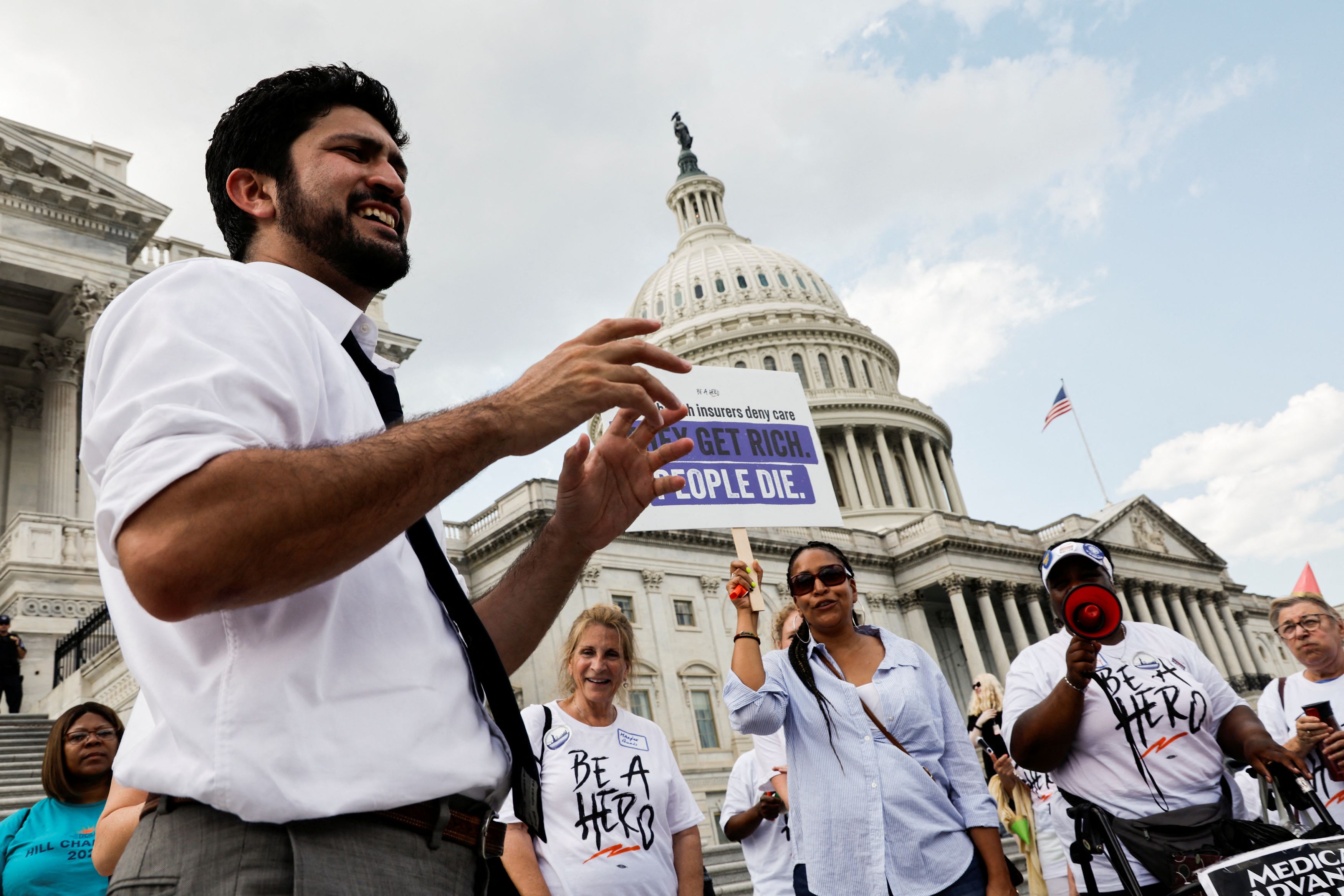 Rep. Greg Casar refuses water to protest lack of worker heat protection - Vimarsana News