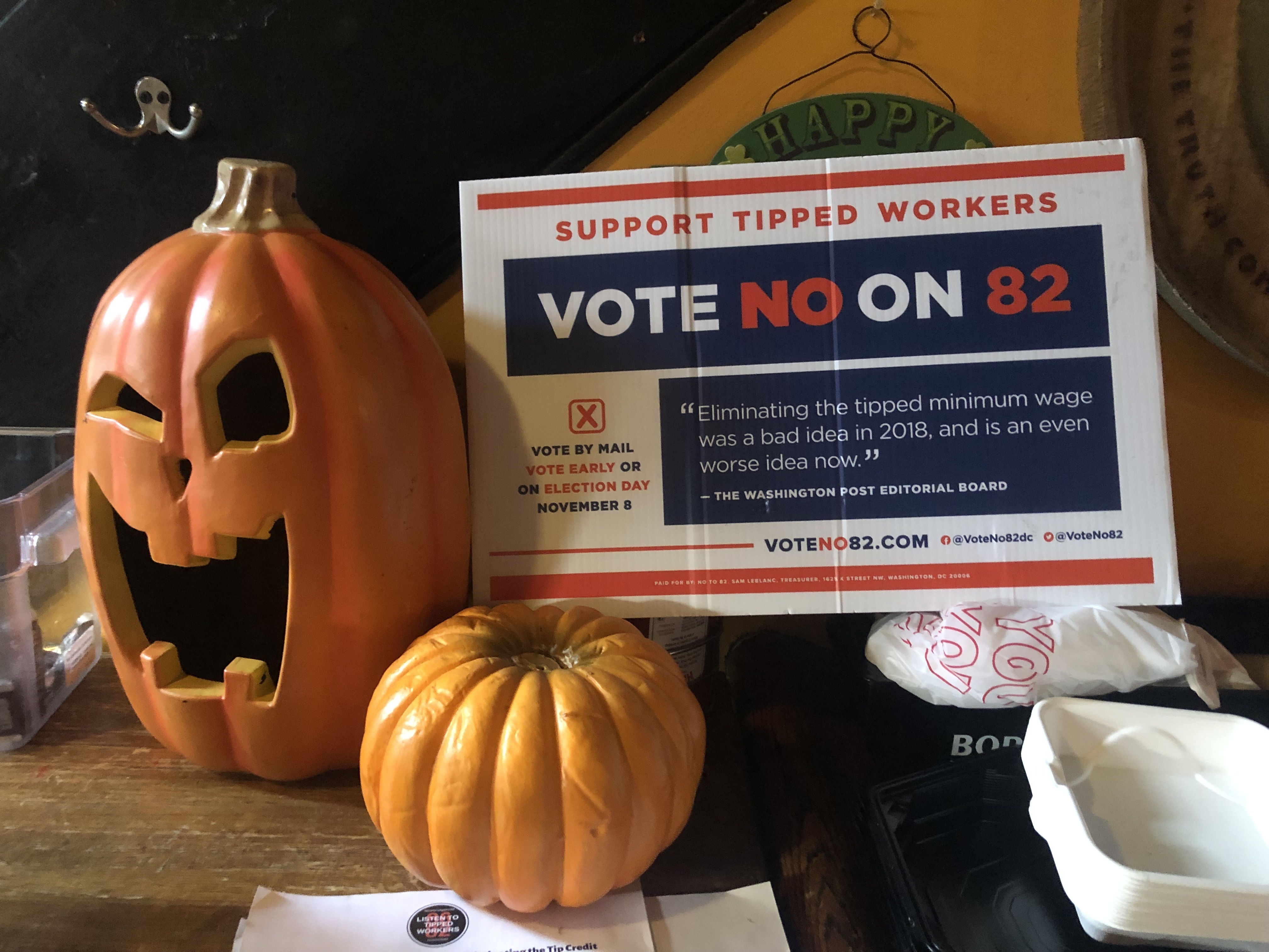 D.C. servers, restaurateurs battle over 'tipped minimum' initiative - The  Washington Post