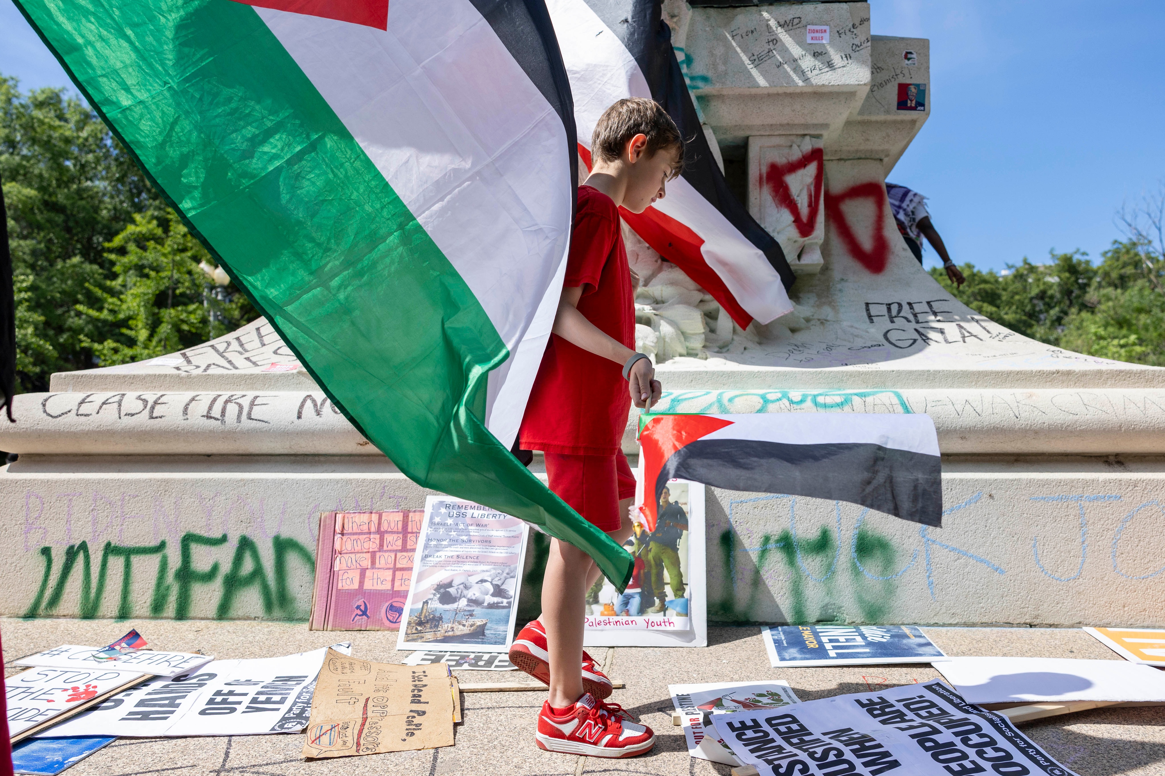 Statues in Lafayette Square vandalized during Gaza cease-fire protest - Vimarsana News