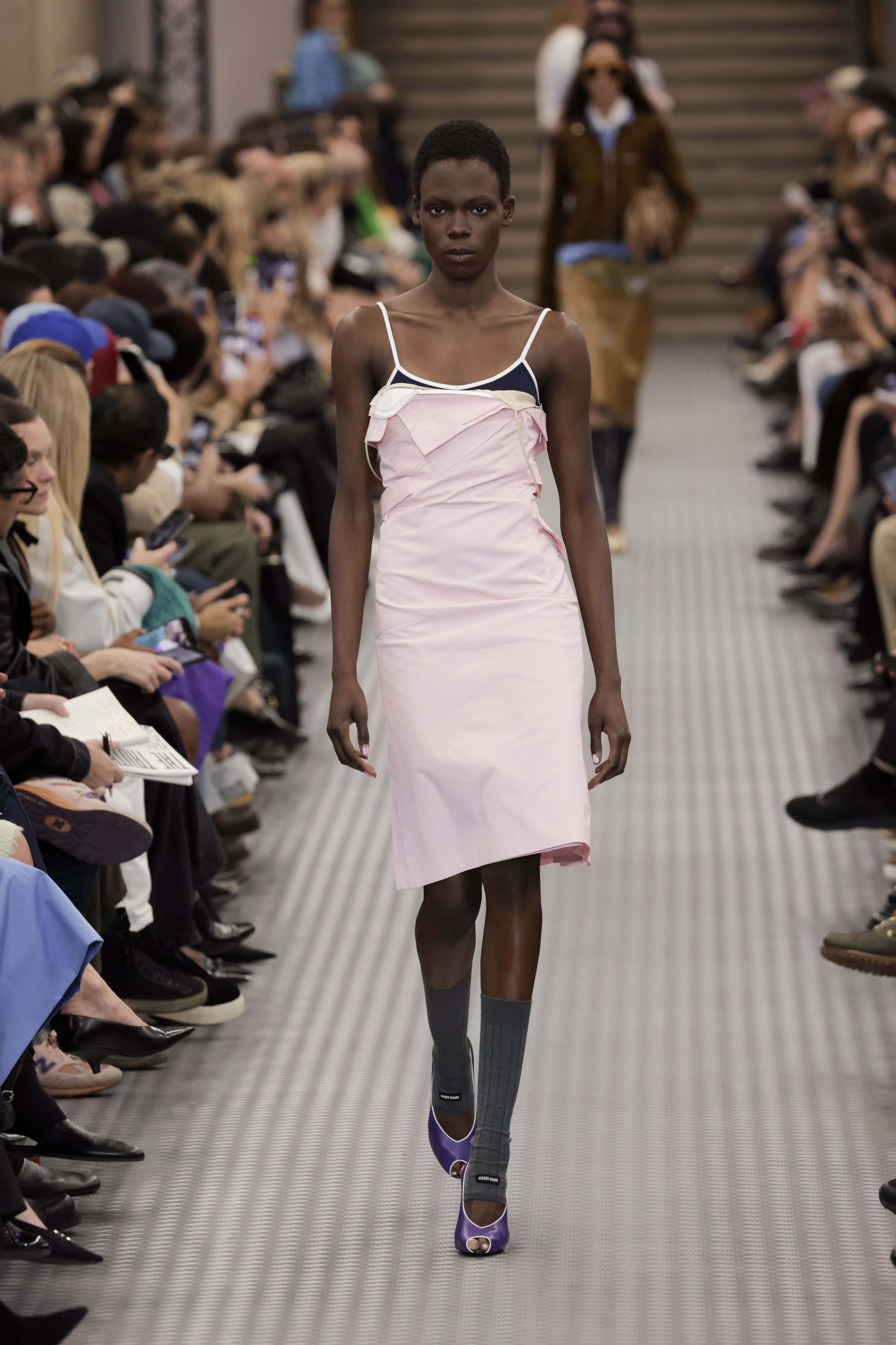 24aw miumiu スラックス　トラウザー　パンツPRADA 67P5KVJOUSAUPOISKYV4Q6S2HM.jpg