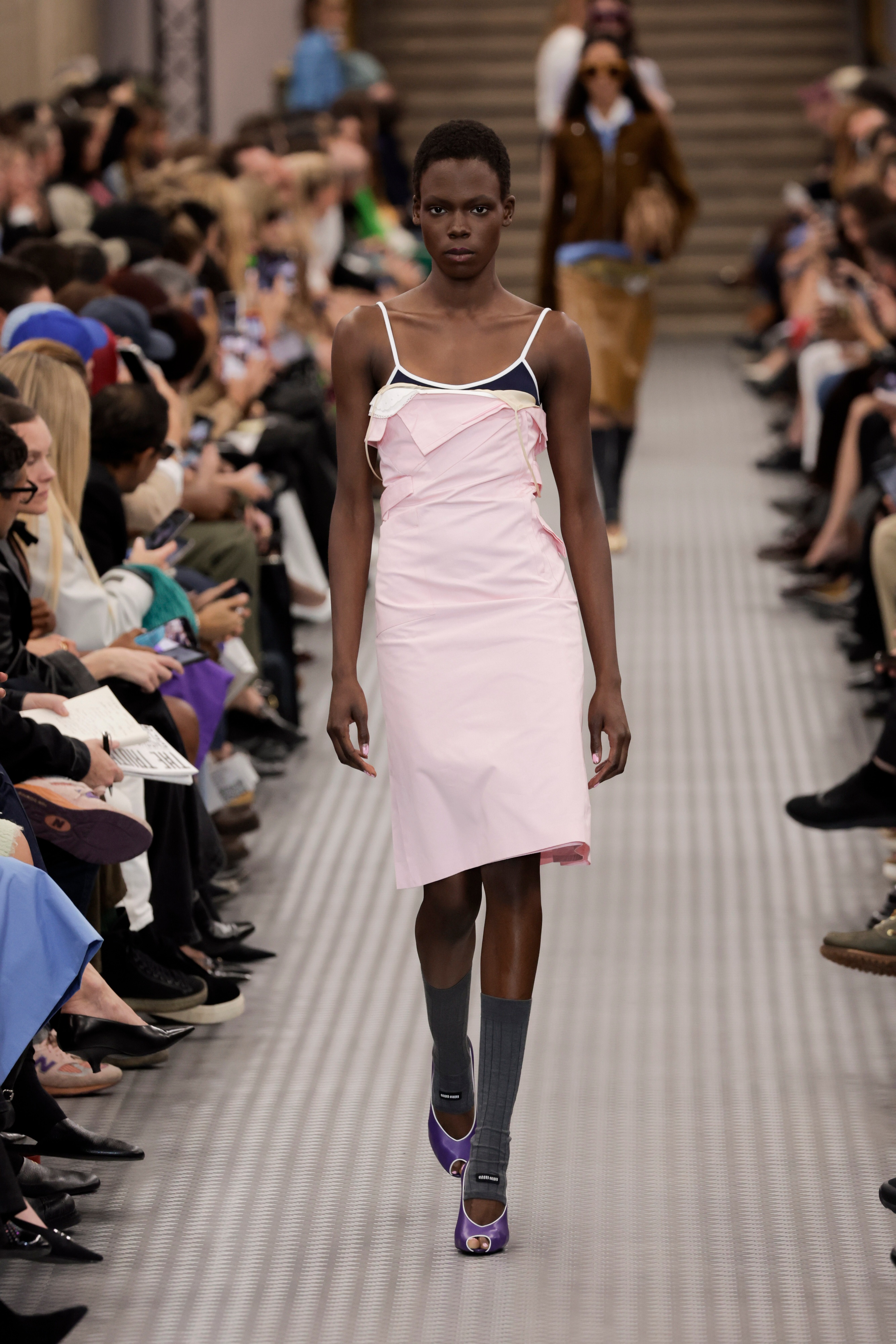 24aw miumiu スラックス　トラウザー　パンツPRADA 24aw miumiu スラックス トラウザー パンツPRADA - メルカリ