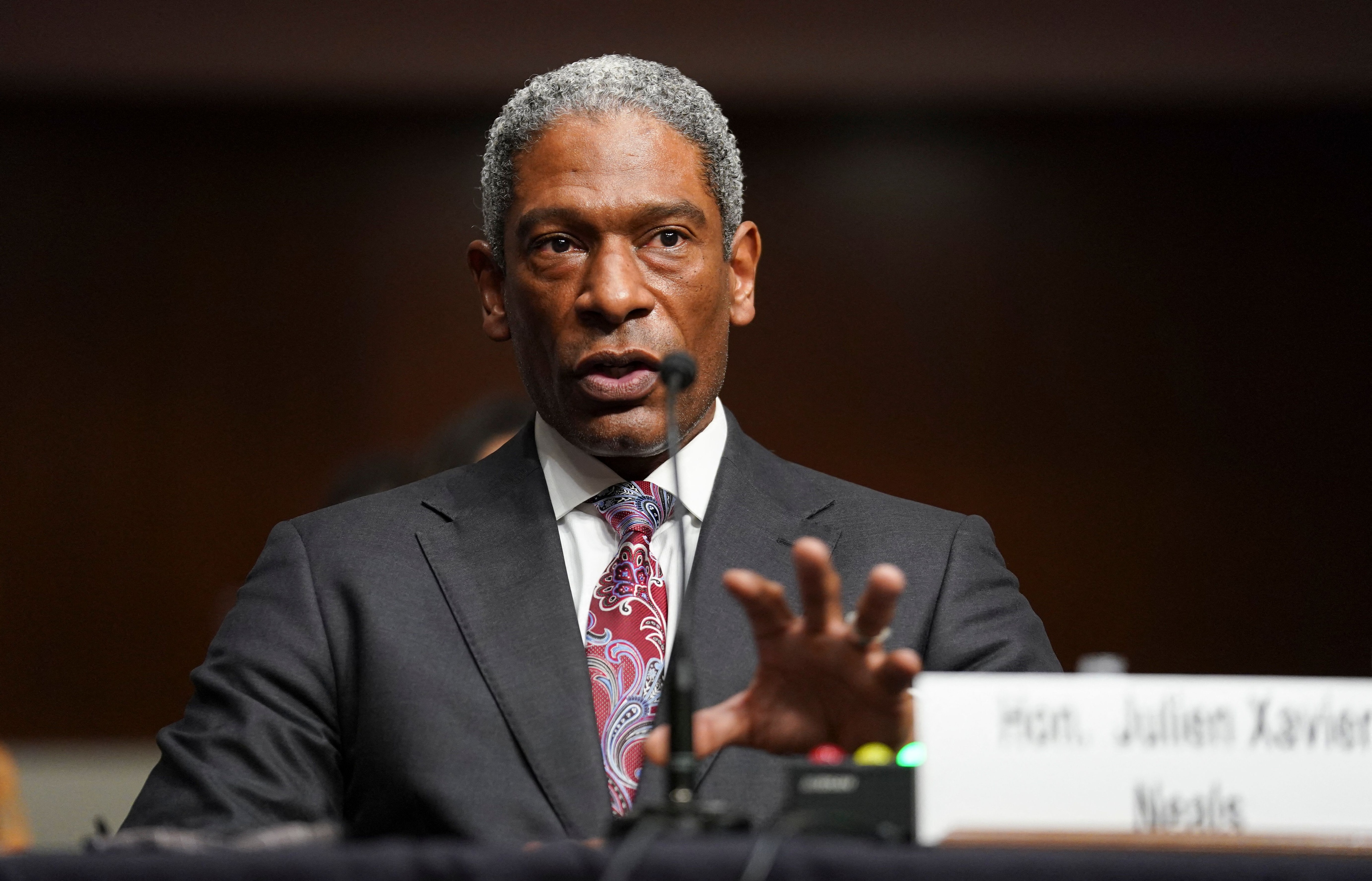 שופטים פדרליים נעזרו ב-AI שזייף תיקים - מדענים קוראים לאיסור גלובלי על סופר-אינטליגנציה