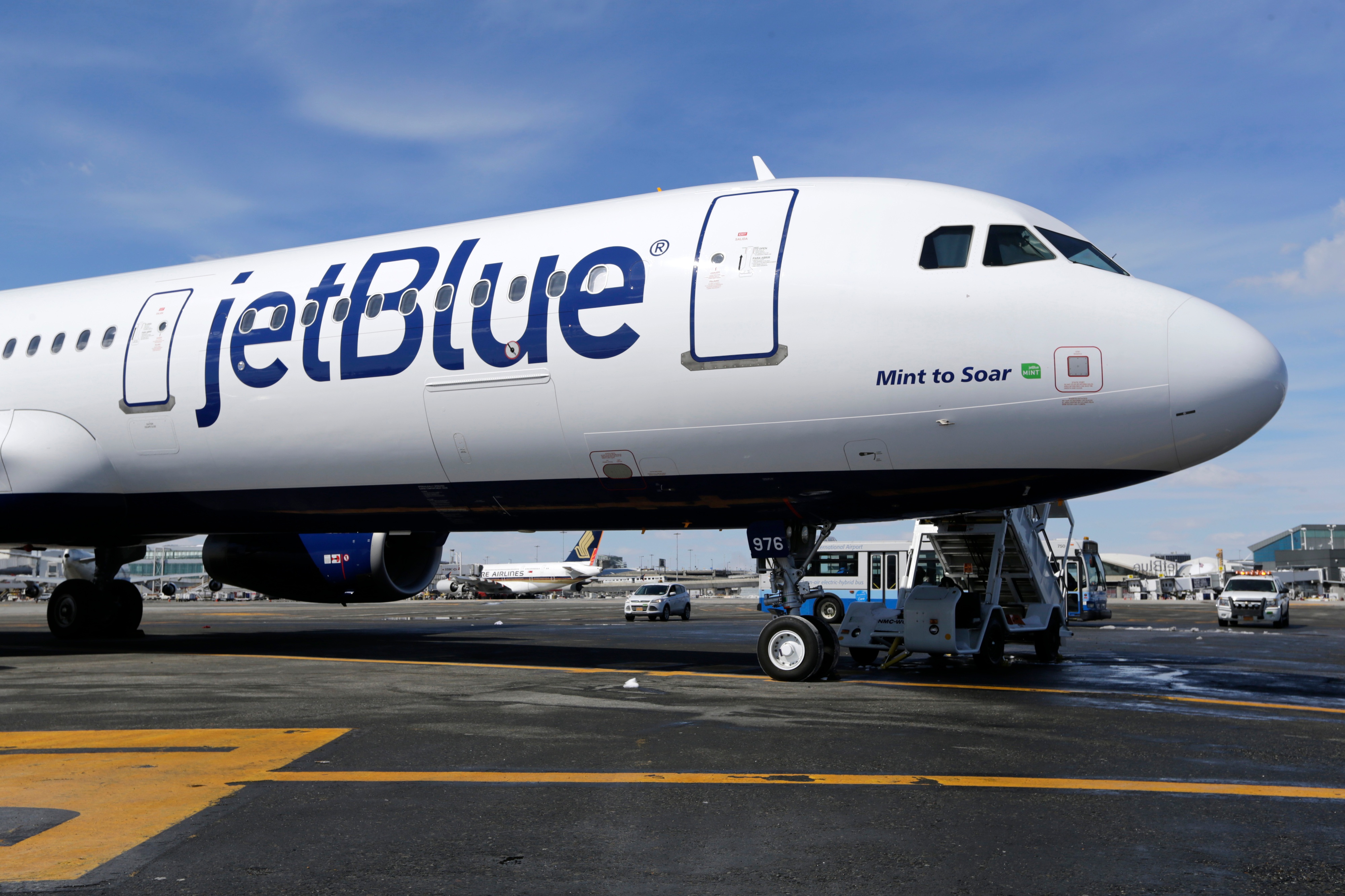 JetBlue passenger burned when crew spilled hot tea on her, lawsuit says -  The Washington Post