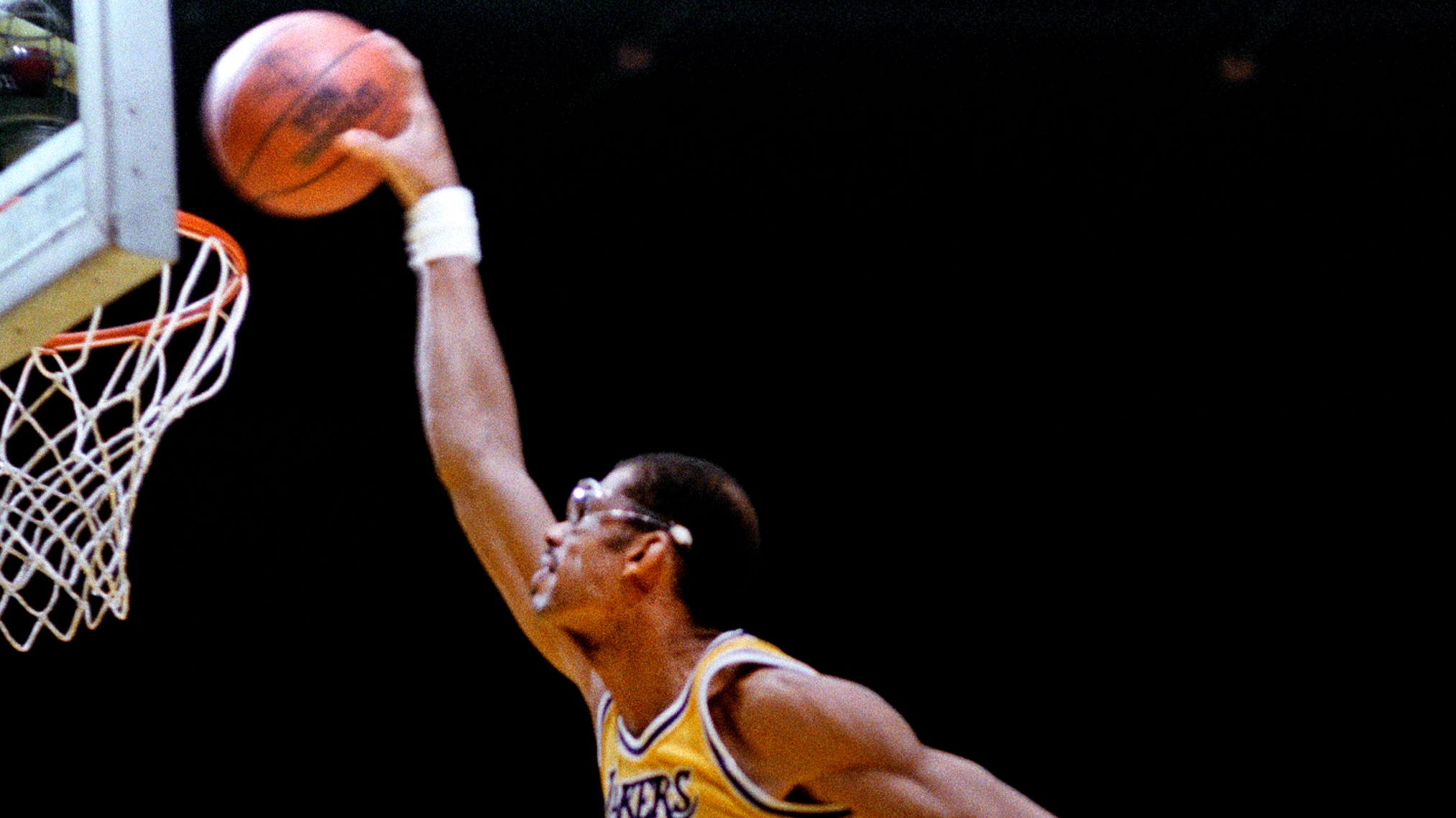 Kareem Abdul Jabbar and his goggles - Does LeBron James need them? 