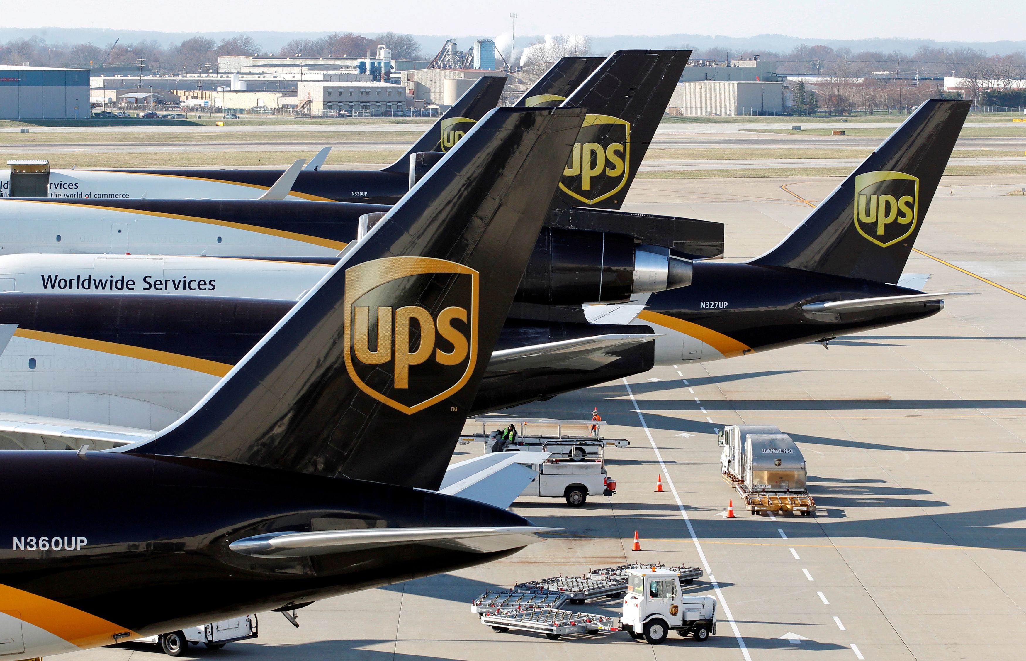 Cargo pilots getting coronavirus, even as they prepare to distribute a  vaccine, unions say - The Washington Post