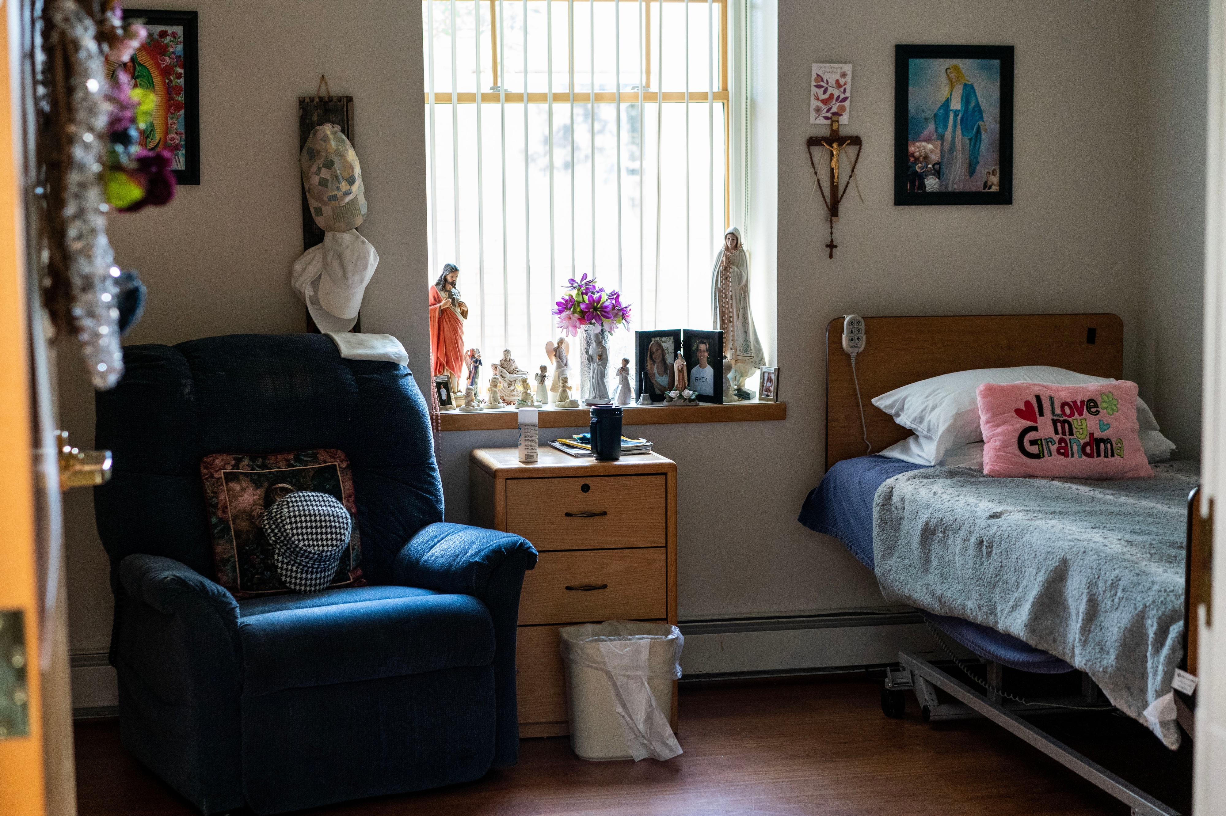 Biden administration imposes first-ever staff minimum for nursing homes - Vimarsana News
