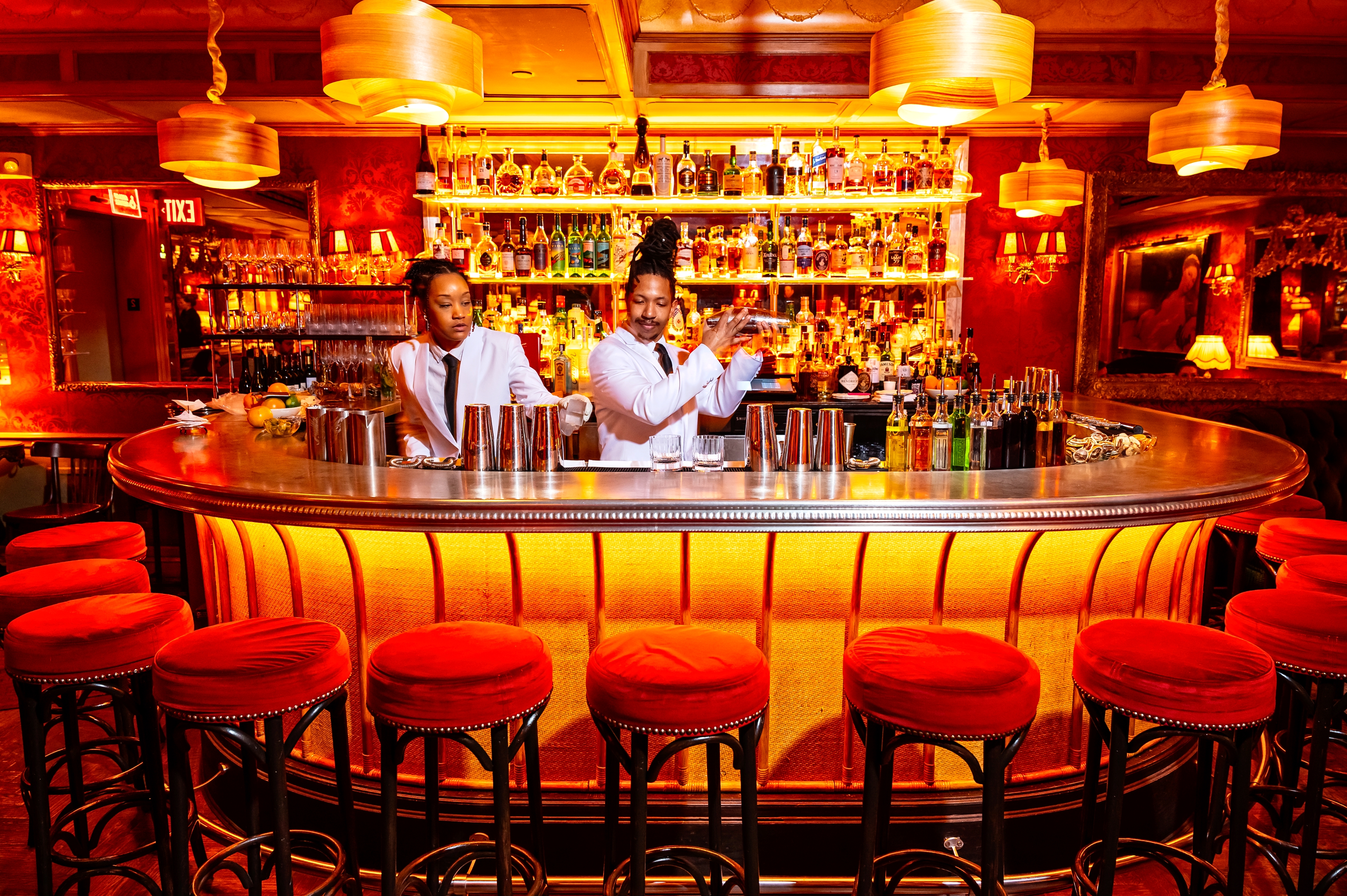 小物 NEW. MINETTA Over 700K Burgers Later, NY's Acclaimed Minetta Tavern Nears