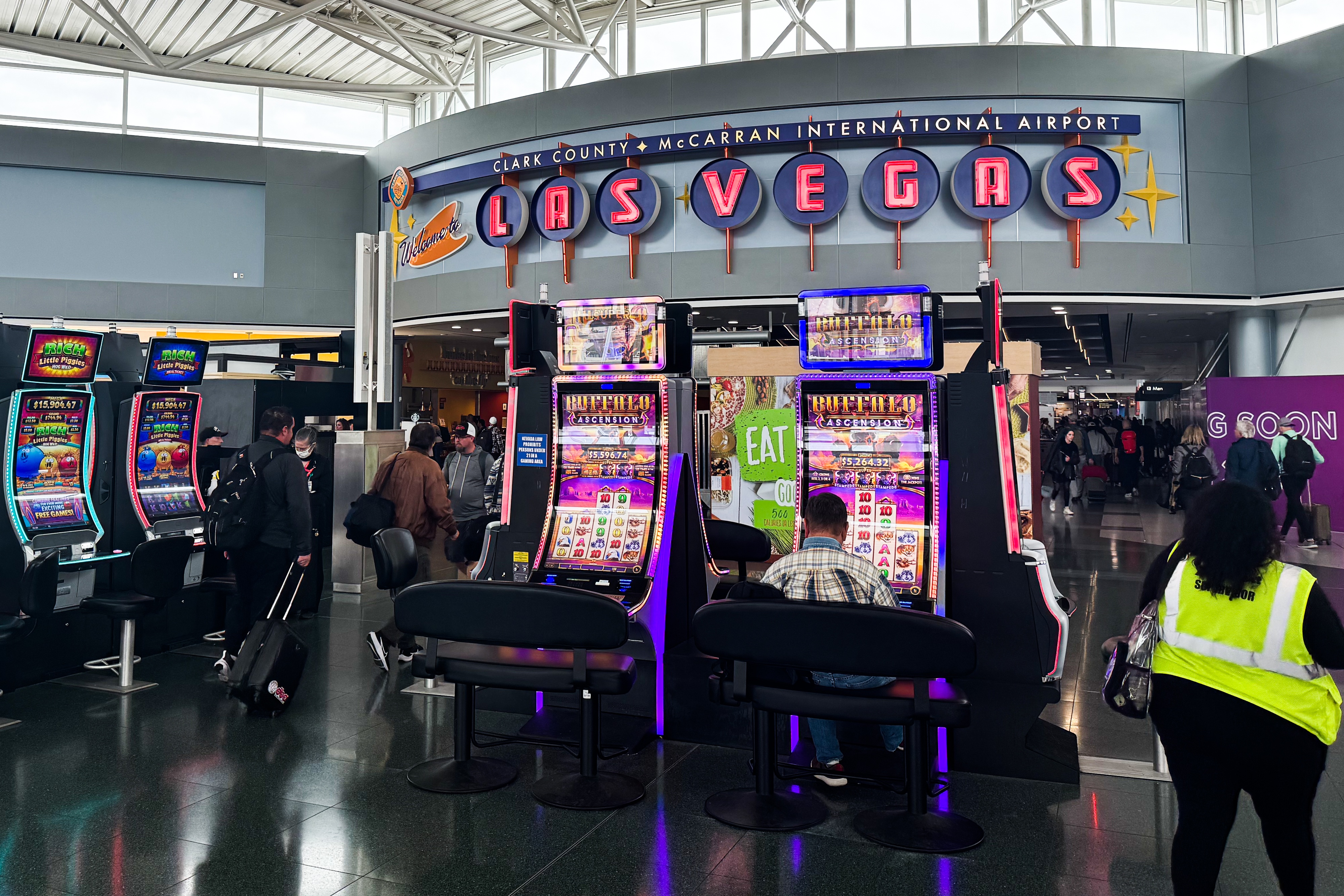Las Vegas' airport slots offer travelers last crack at a jackpot - Vimarsana News