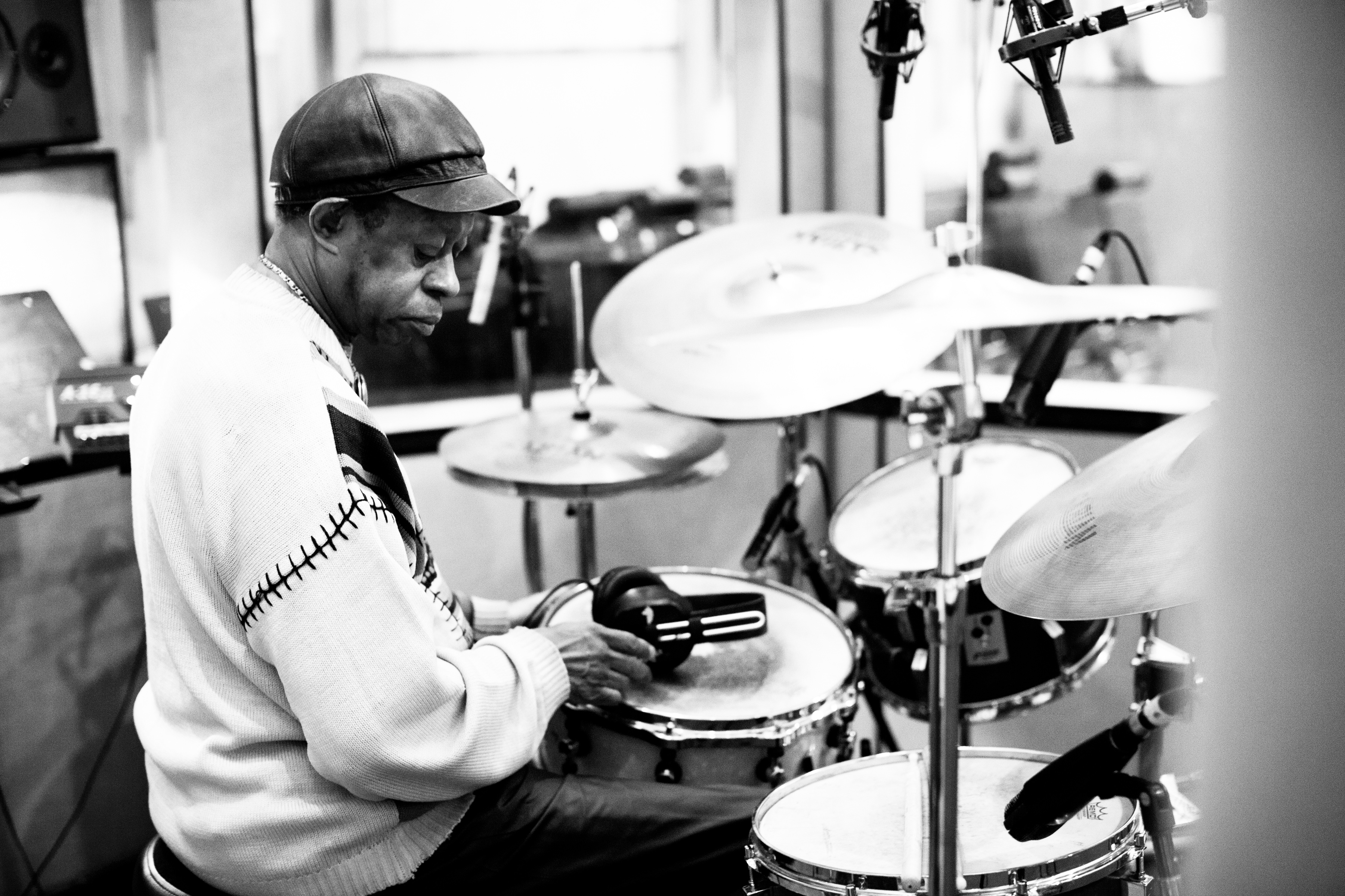 Master drummer Louis Hayes drives his quintet from behind