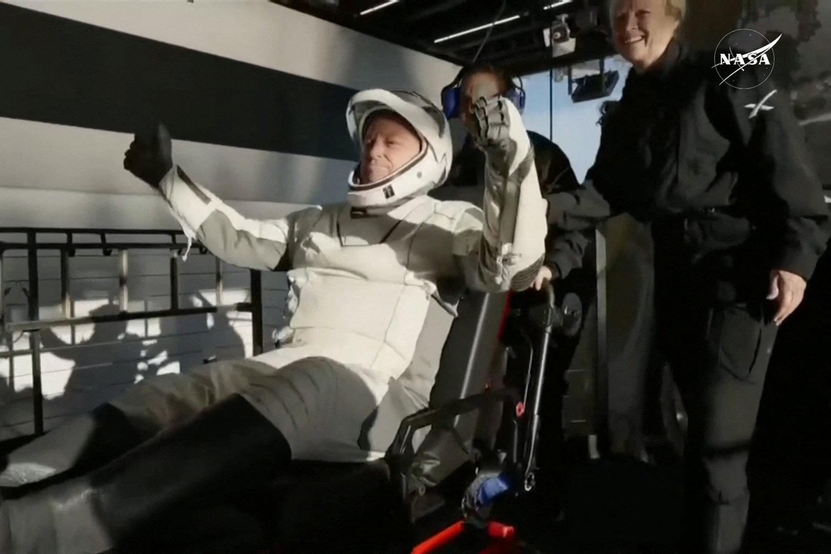 Recap: NASA astronauts return in SpaceX capsule after months in