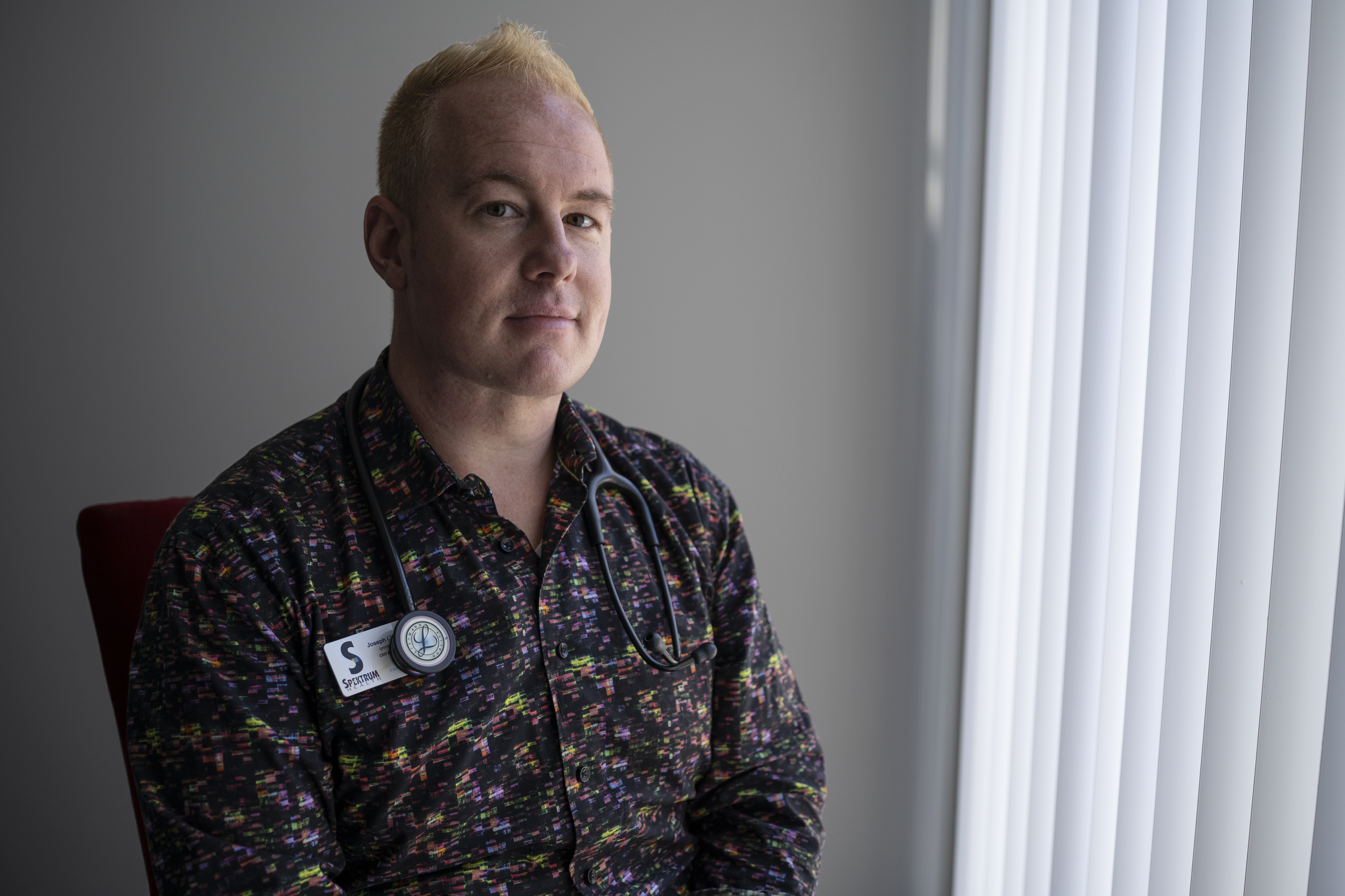 A Florida law halted treatment for most trans adults. One clinic is trying to carry on. - Vimarsana News
