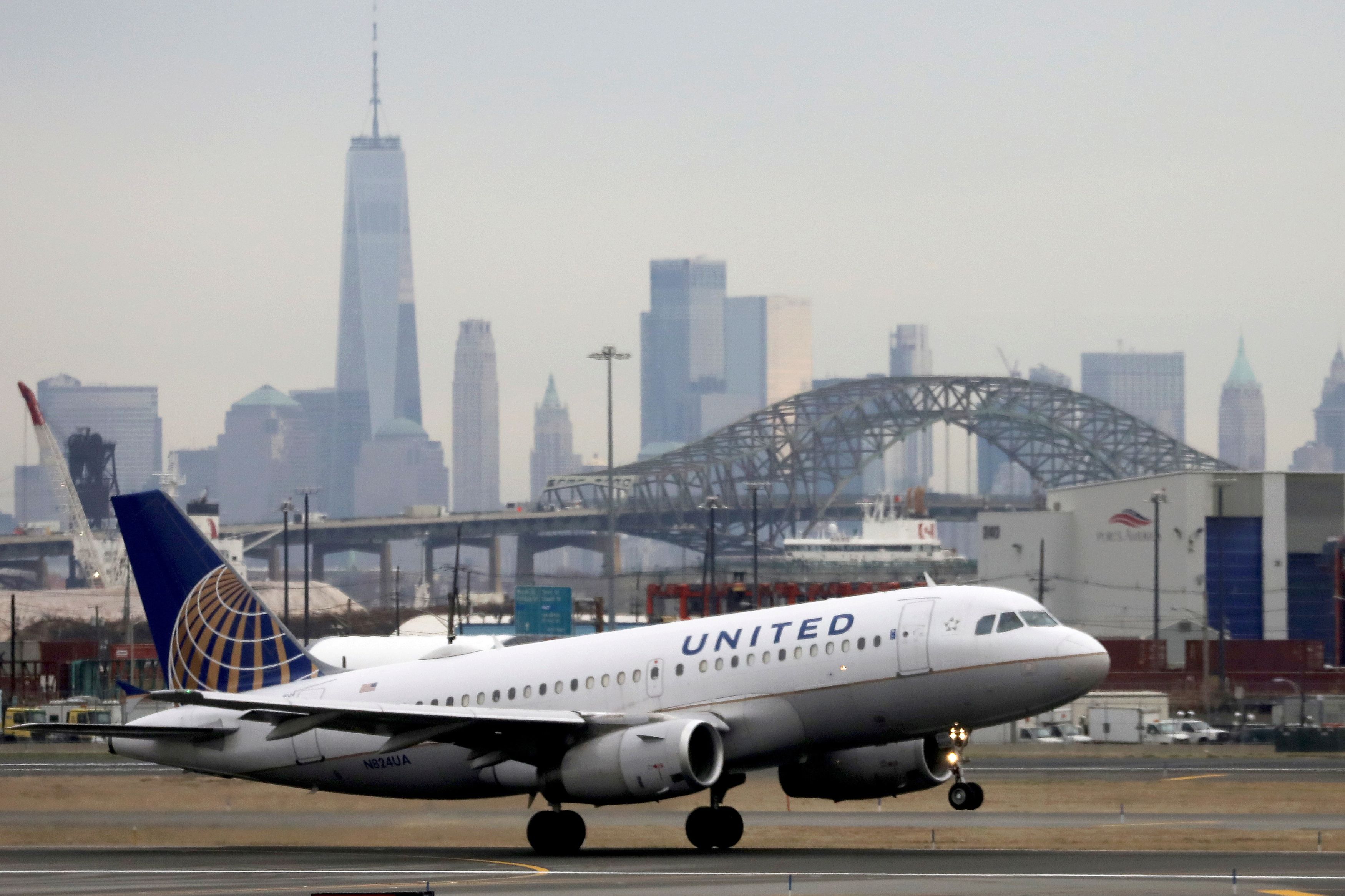 United Becomes First Major Airline To Require Employee Vaccination