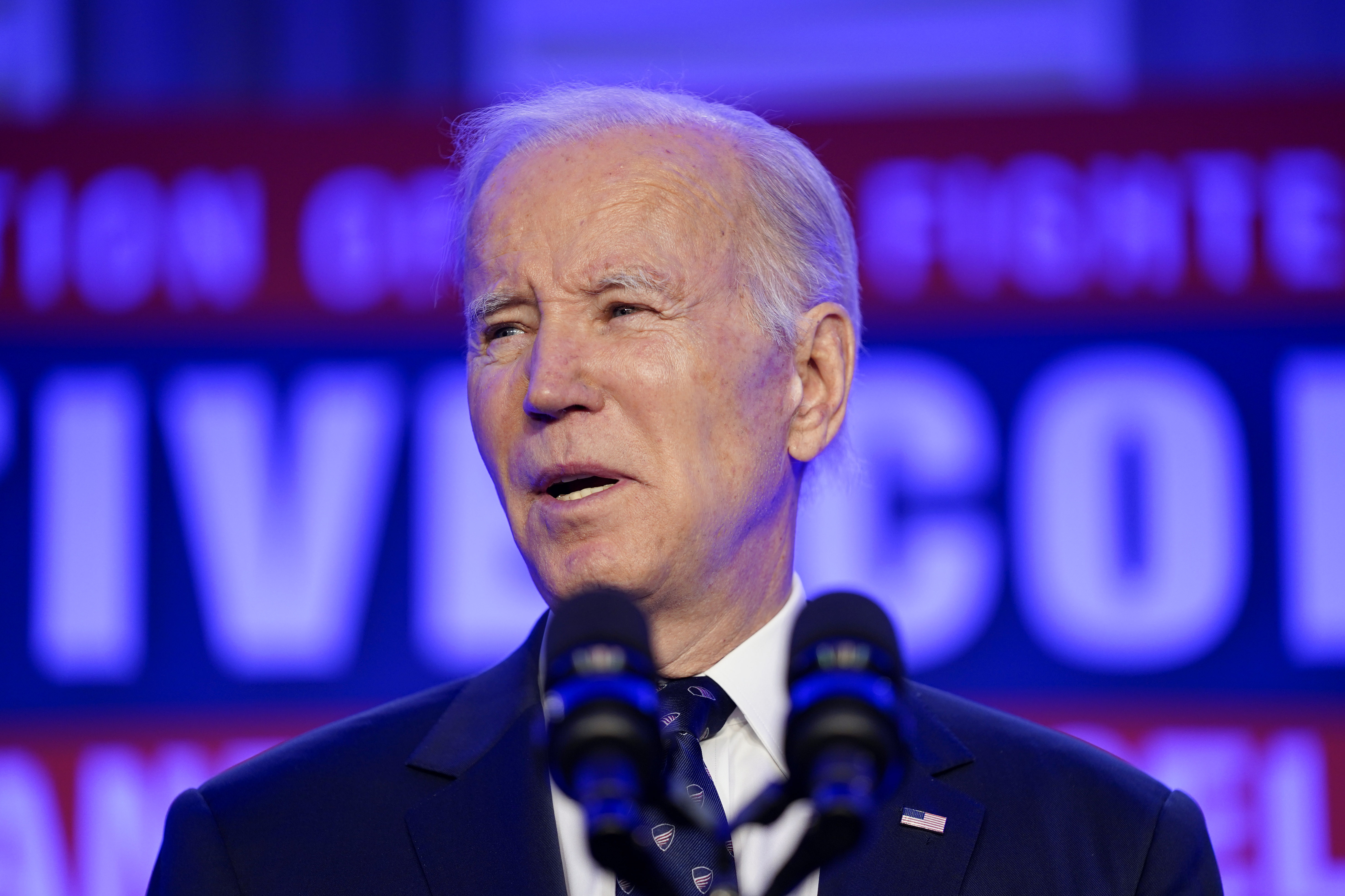 Biden to propose 5.2 percent pay boost for federal workers, biggest in 23  years - The Washington Post