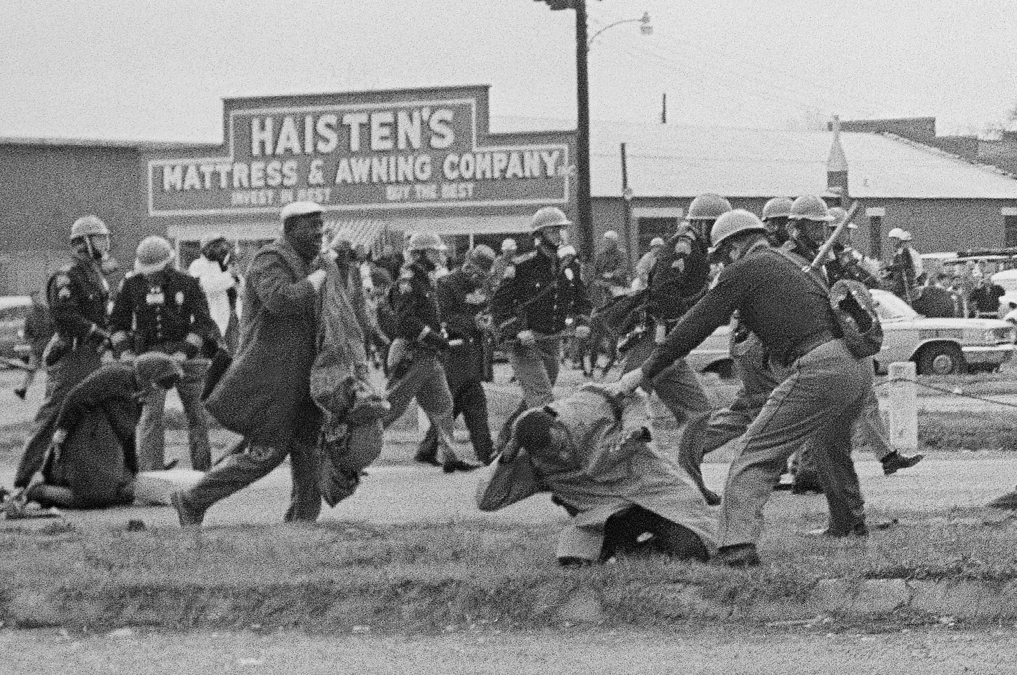 Renaming the Edmund Pettus Bridge for John Lewis, who nearly died there on  Bloody Sunday - The Washington Post