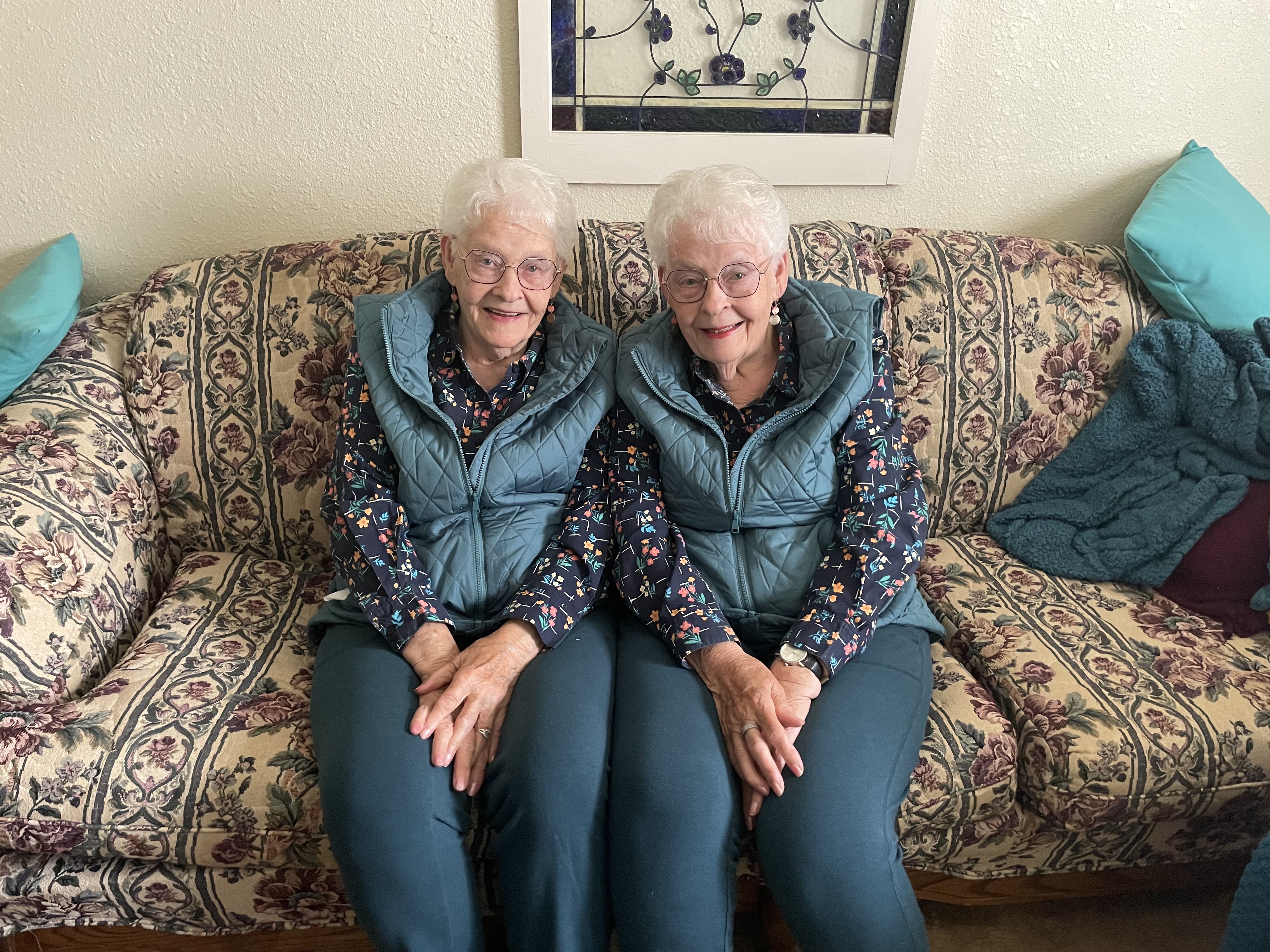 Identical twins, 90, still inseparable as they enter their 10th decade -  The Washington Post
