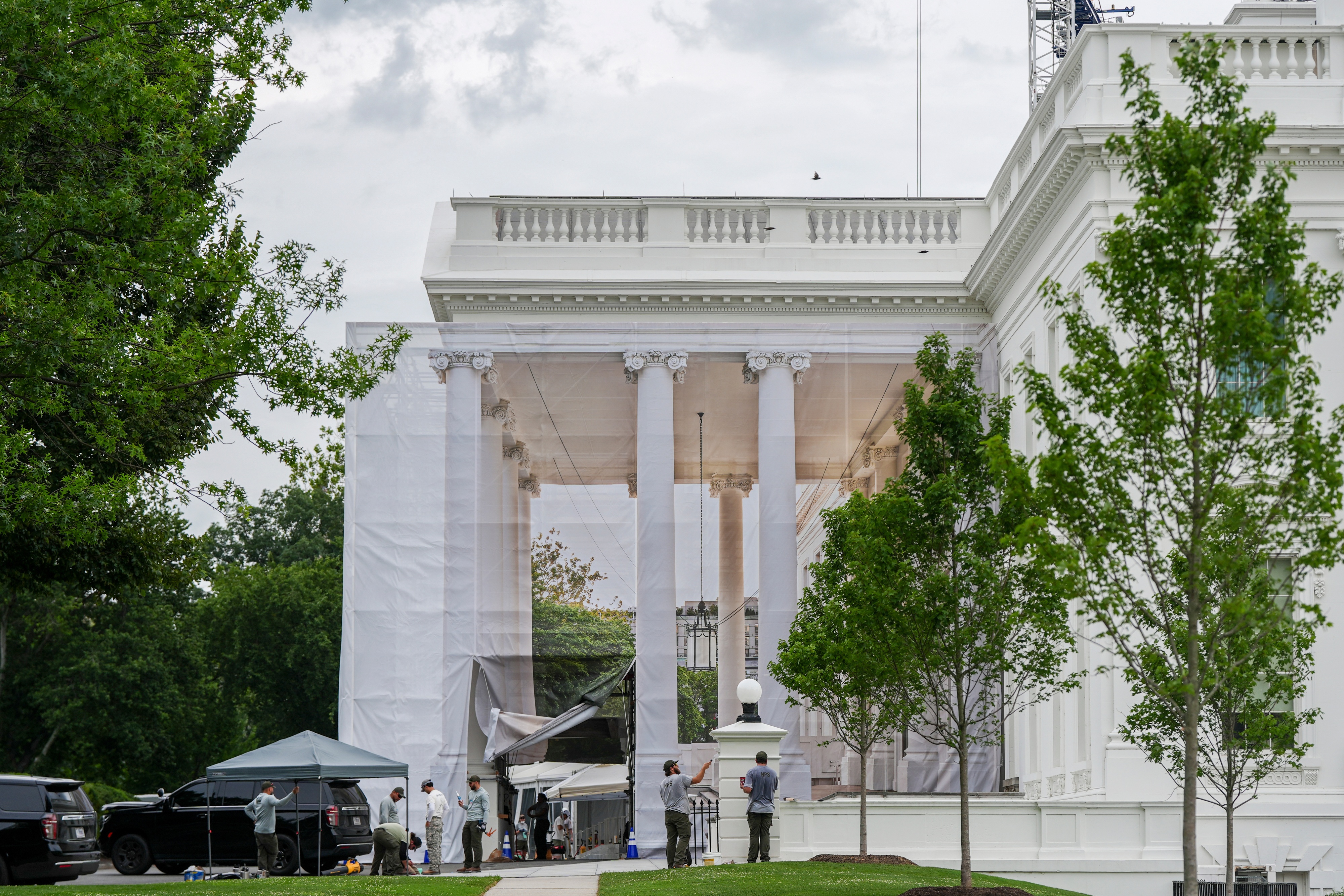 Trump administration set to spend at least $900 million on White House construction; appeals court halts $400M East Wing ballroom