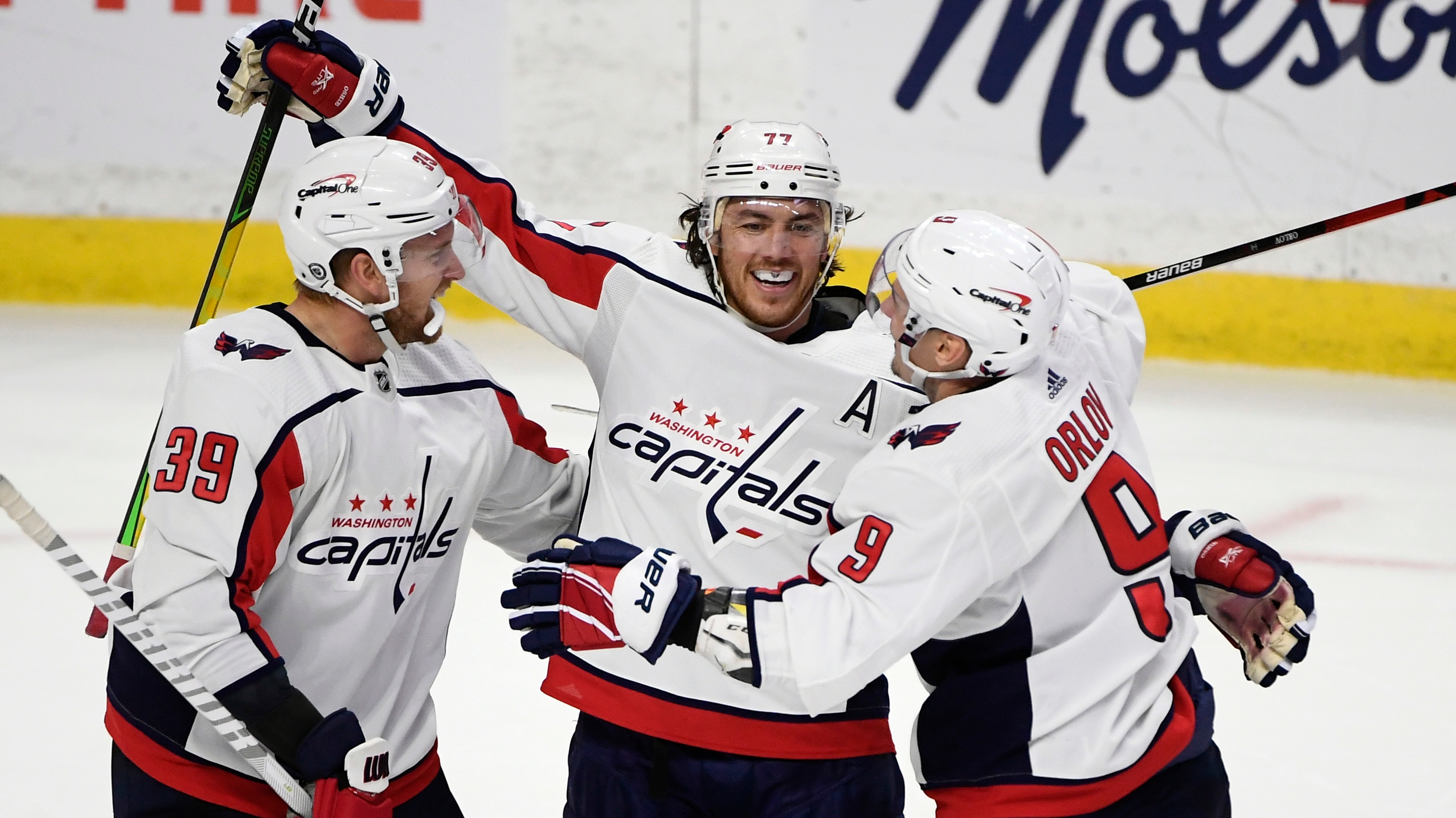 T.J. Oshie hat trick powers Capitals 