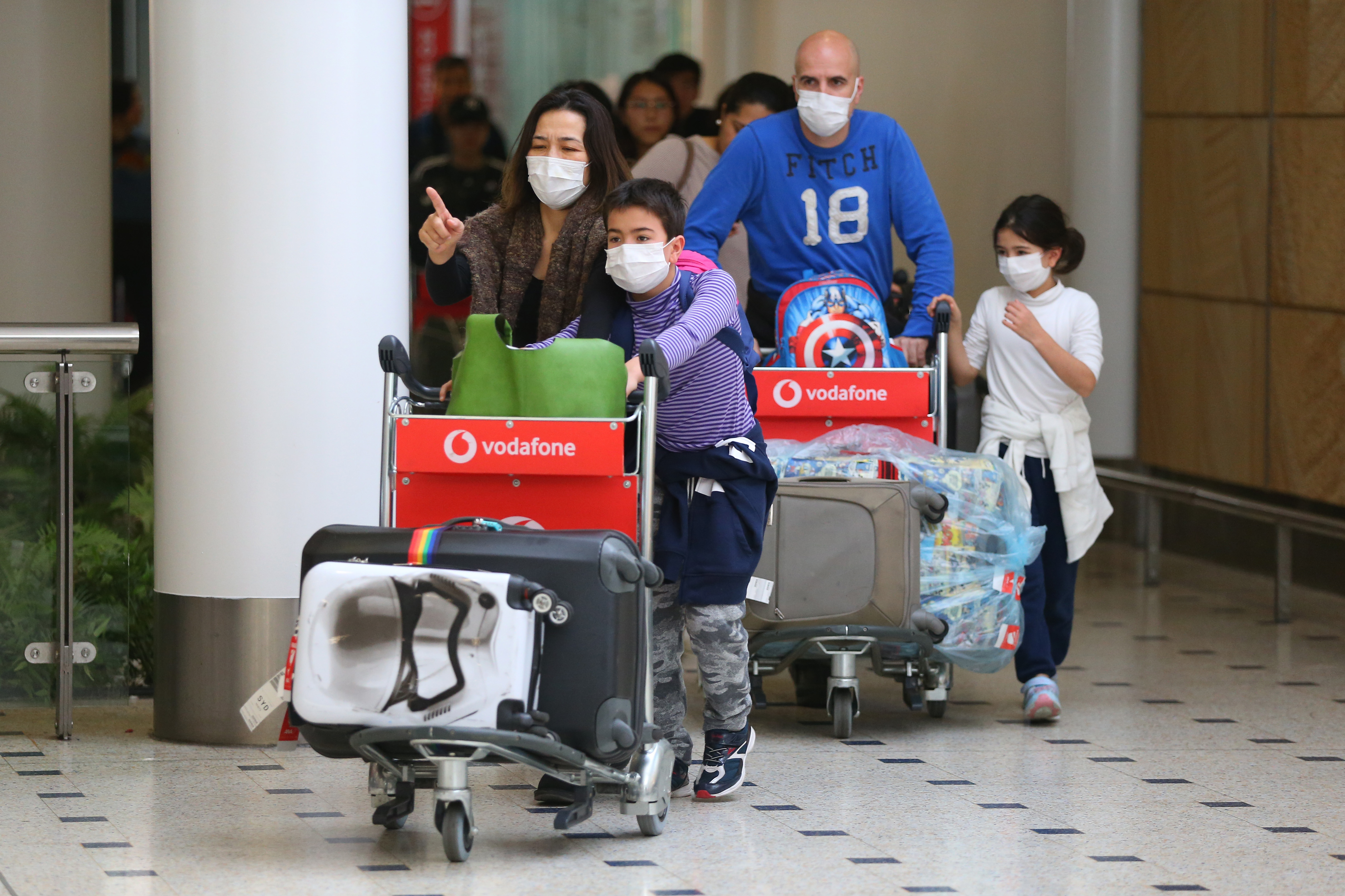 Atenci/ón a todos los visitantes En respuesta al reciente brote del Coronavirus