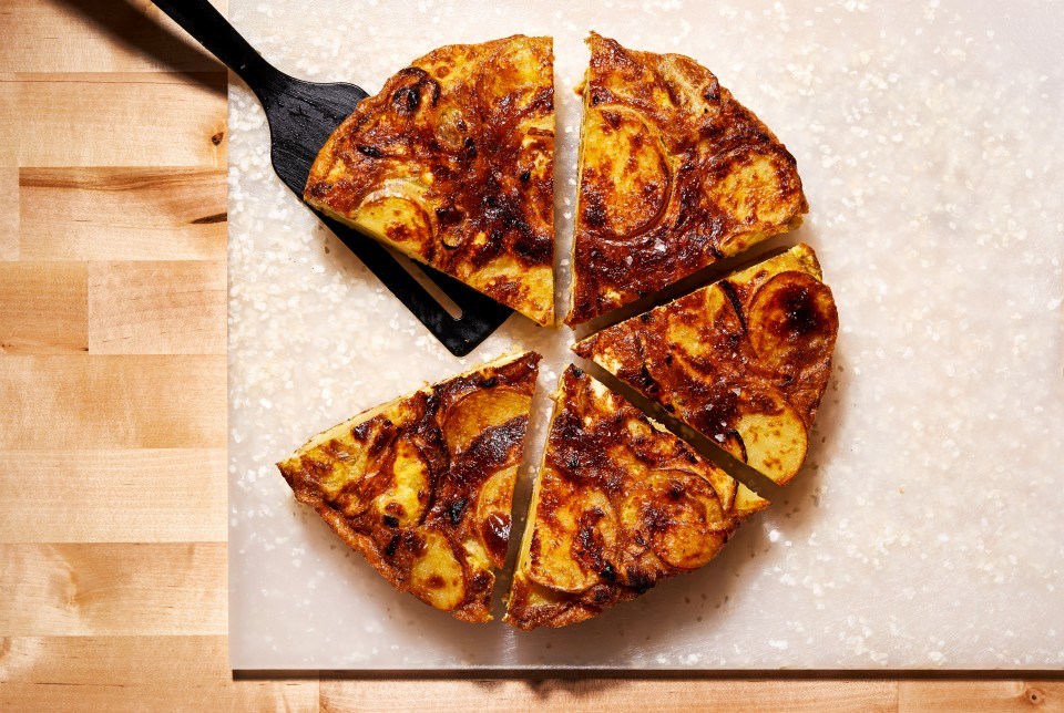 Learn how to fry with this onepan Spanish eggs and potatoes recipe