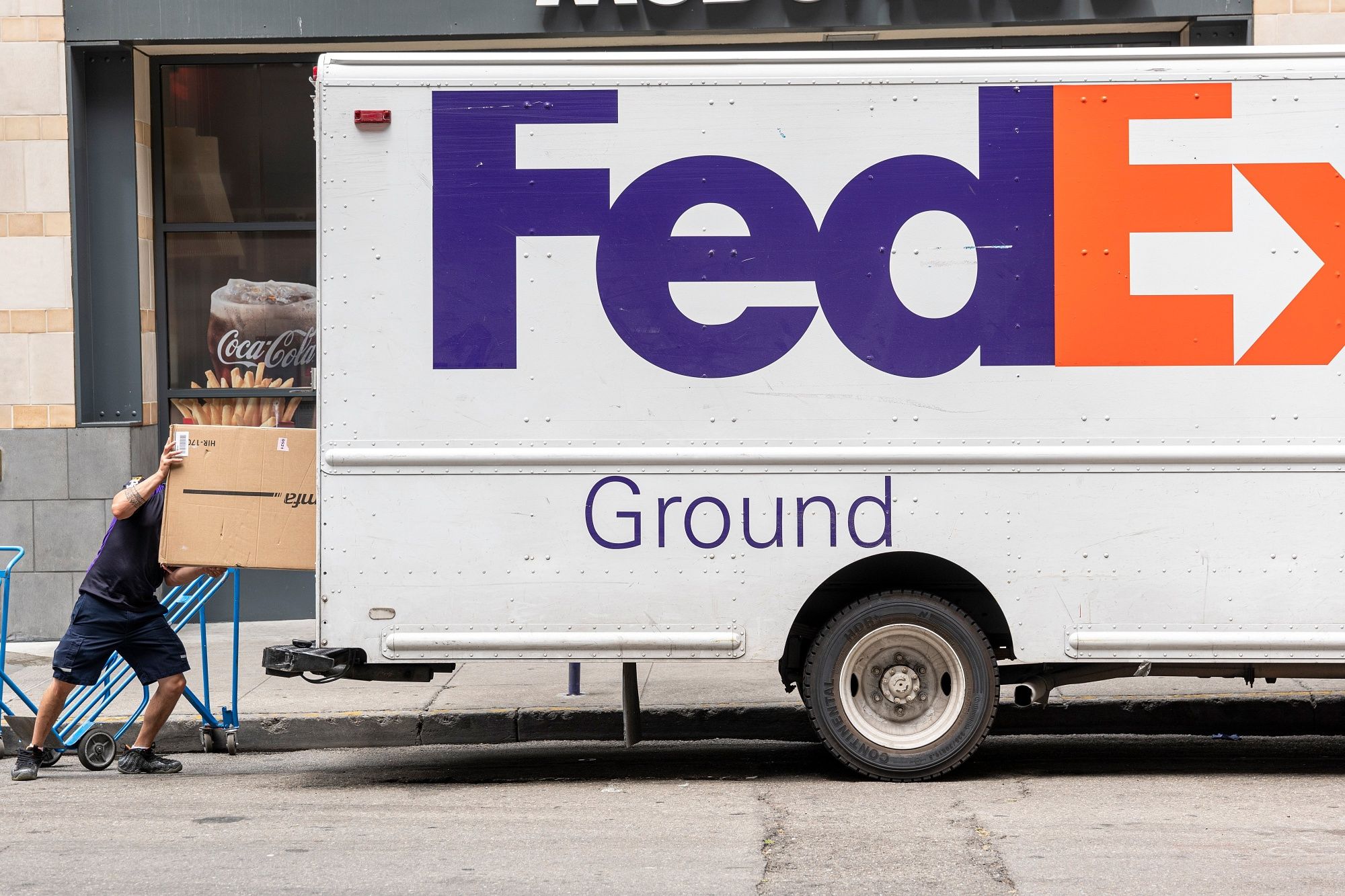 FedEx Sues Contractor Who Called for Sunday Service Changes, More Pay - The  Washington Post