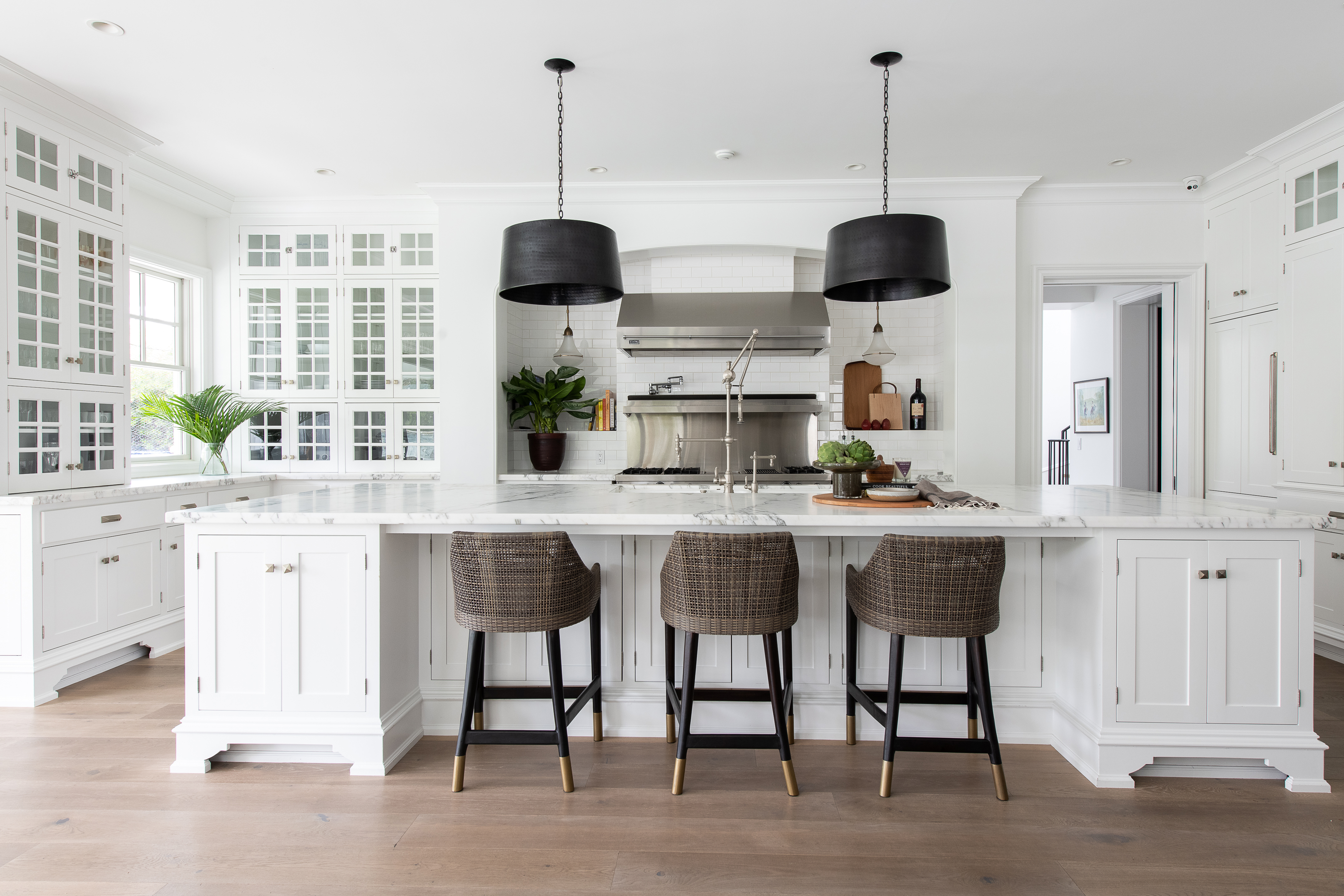 Maple cabinets + silver hardware  Kitchen layout, Maple kitchen cabinets,  Kitchen wall colors