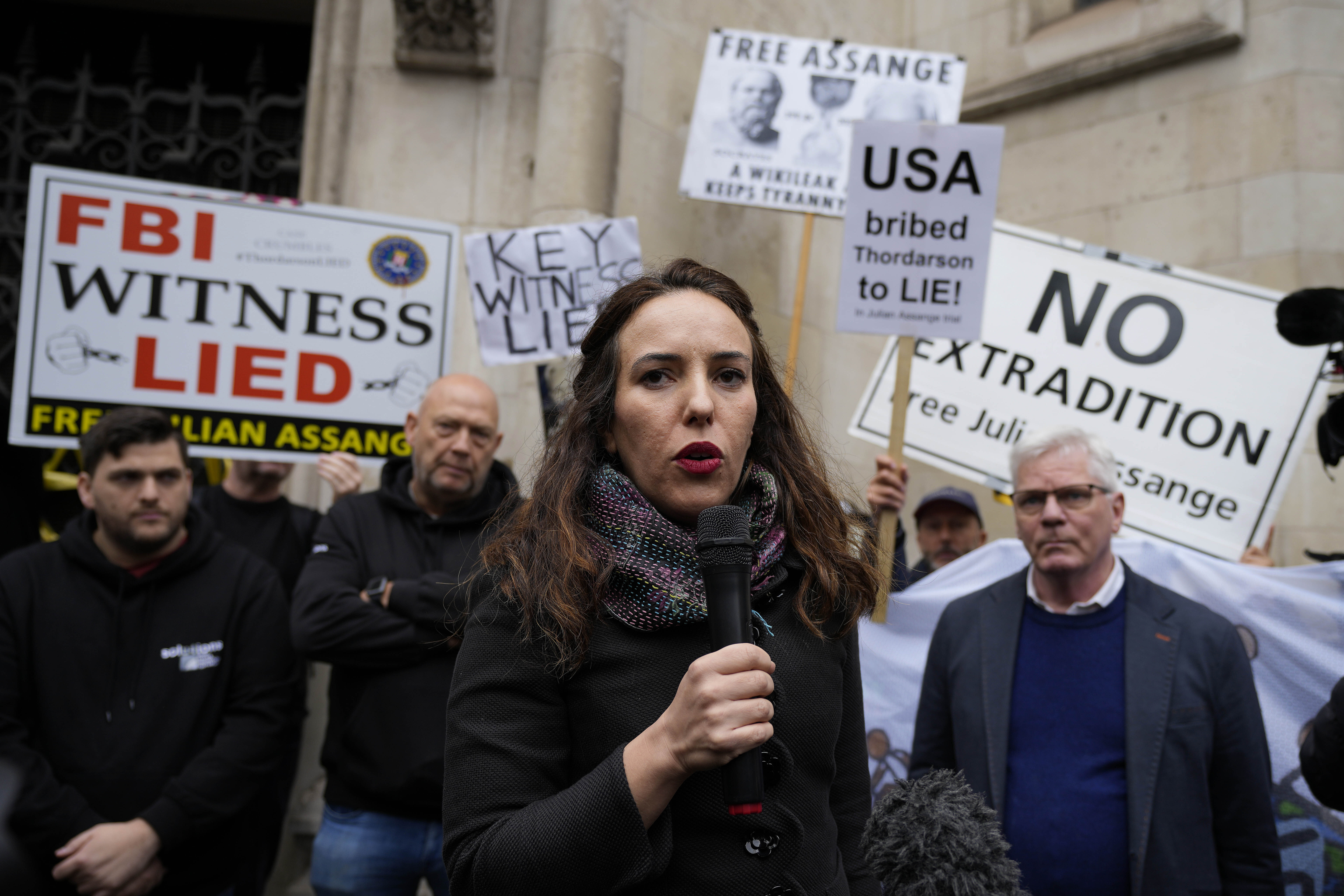 Julian Assange Allowed To Marry Partner Stella Moris In U K Prison The Washington Post