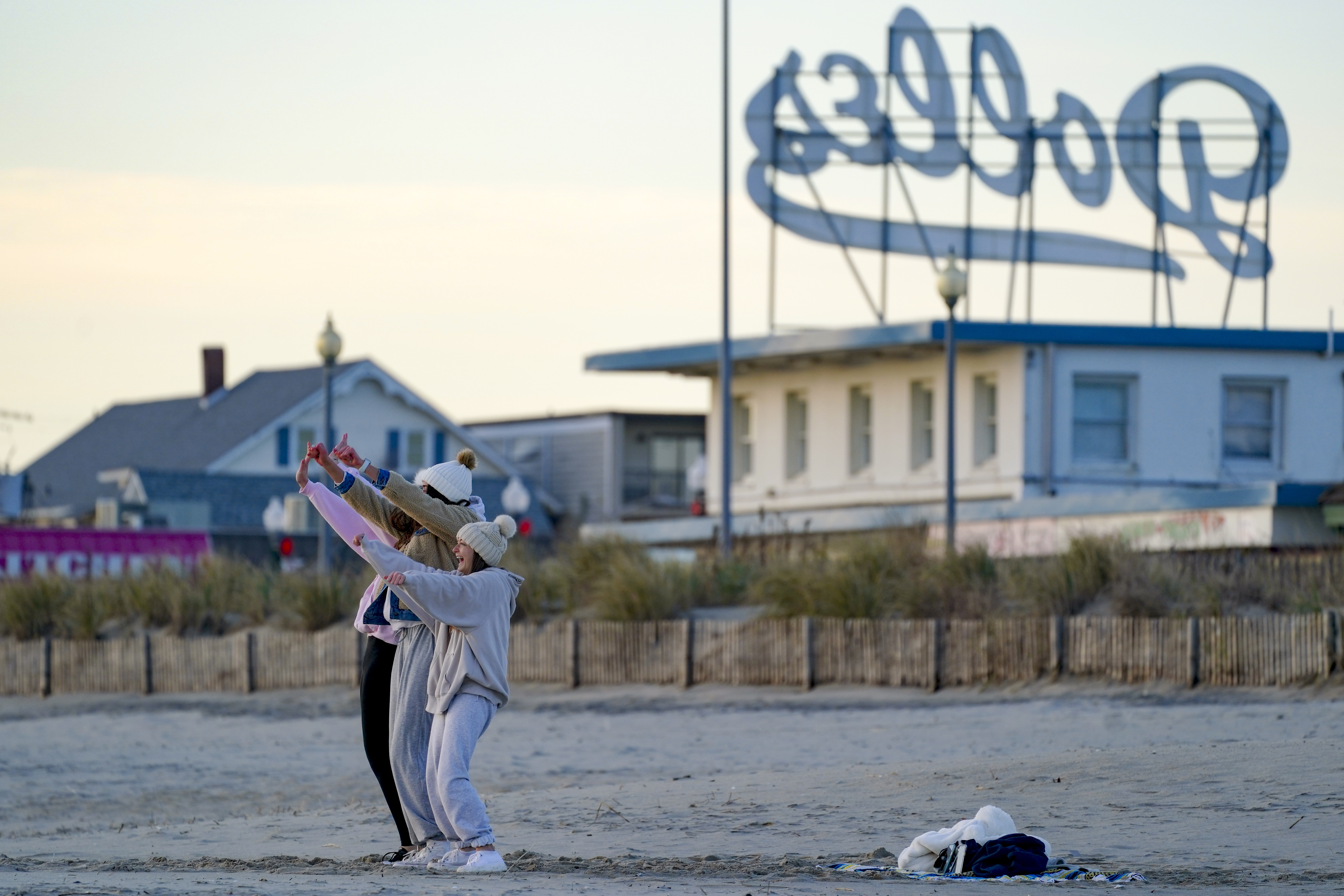 Biden Falls Off Bike During Visit to Rehoboth Beach - The New York Times