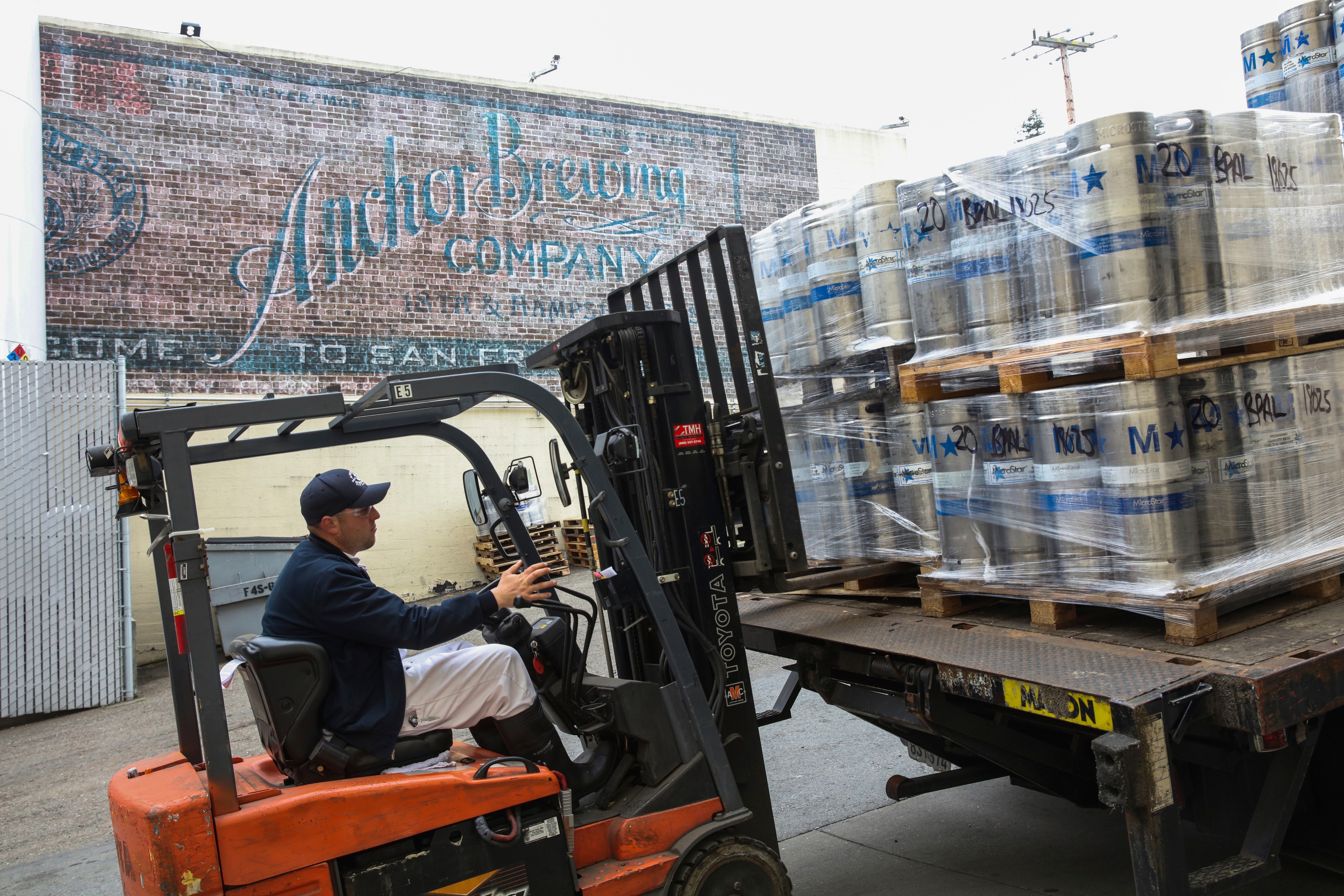 Anchor Brewing union workers seek to buy San Francisco company - Vimarsana News