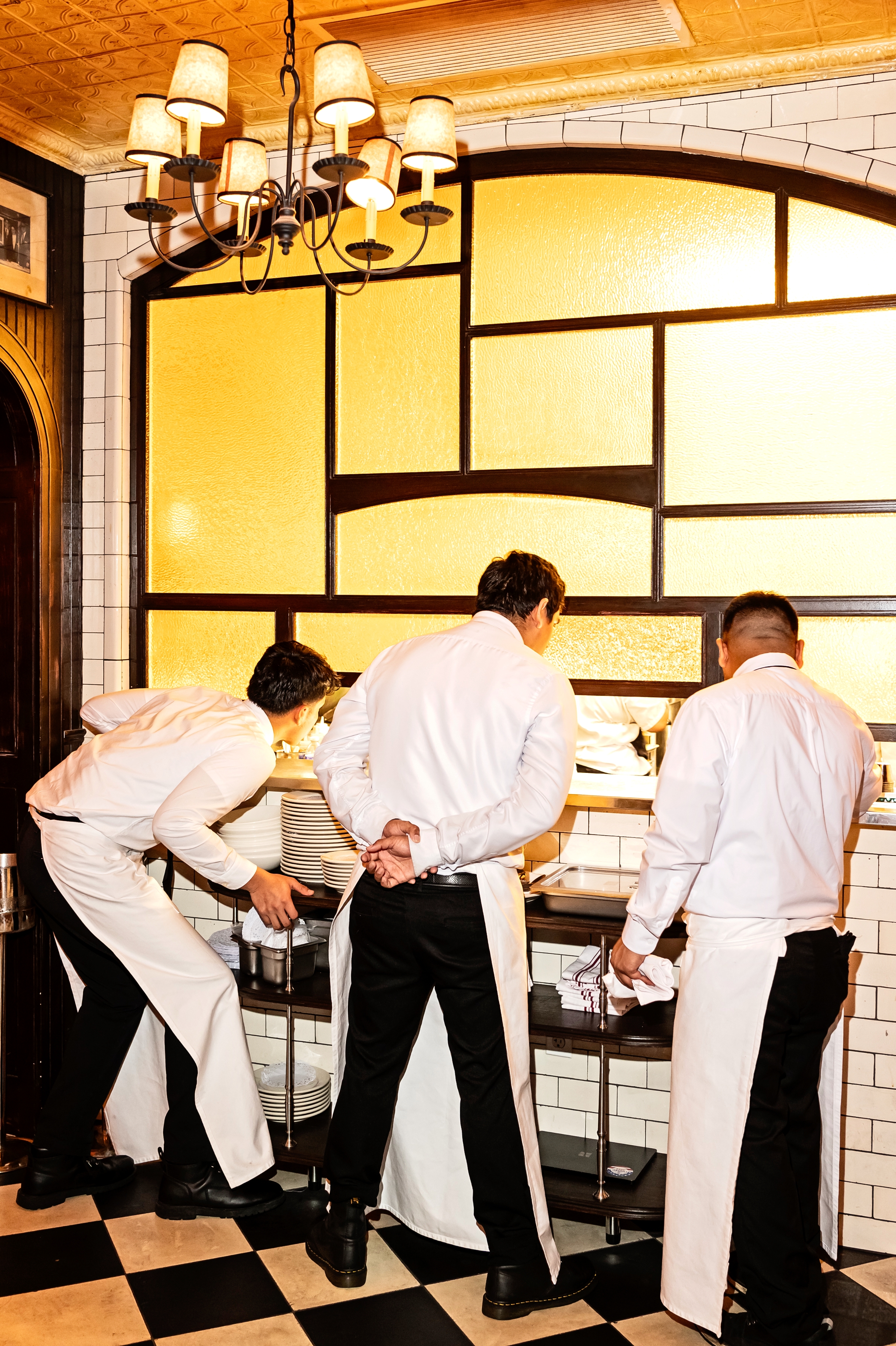 小物 NEW. MINETTA Over 700K Burgers Later, NY's Acclaimed Minetta Tavern Nears