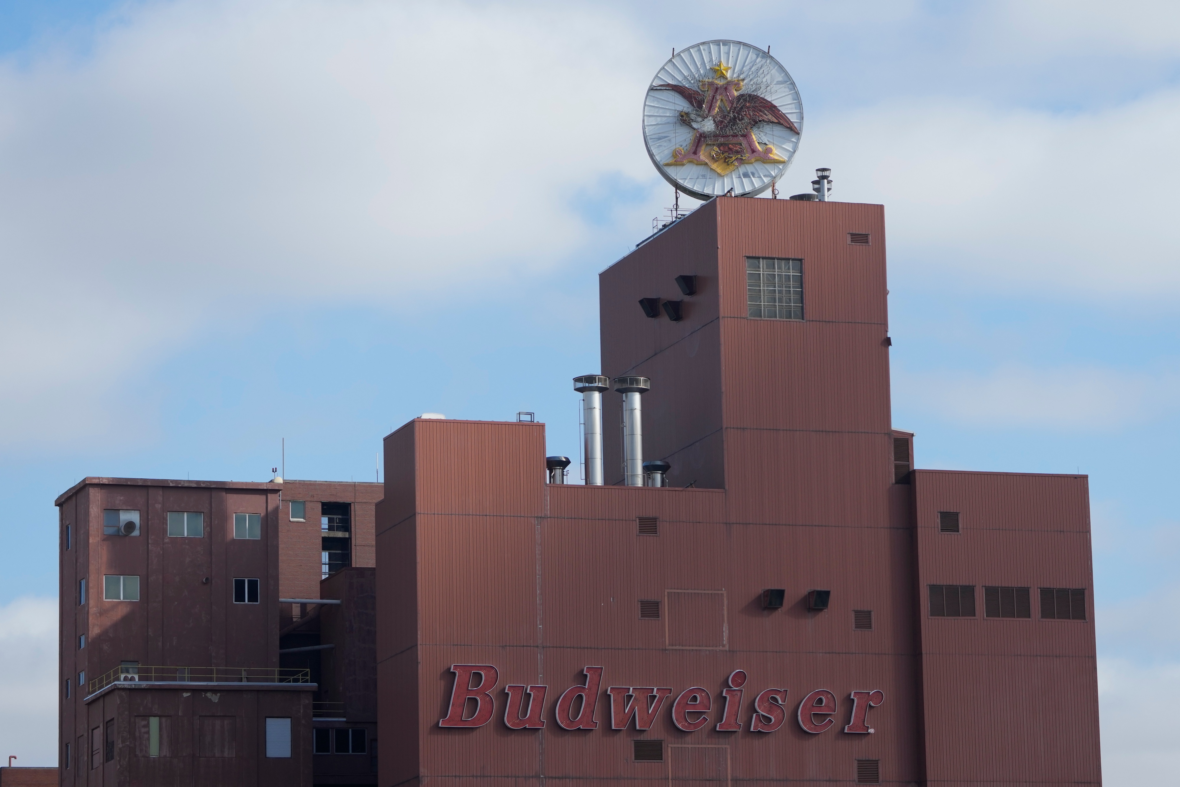 Anheuser-Busch workers poised to strike all U.S. breweries - Vimarsana News