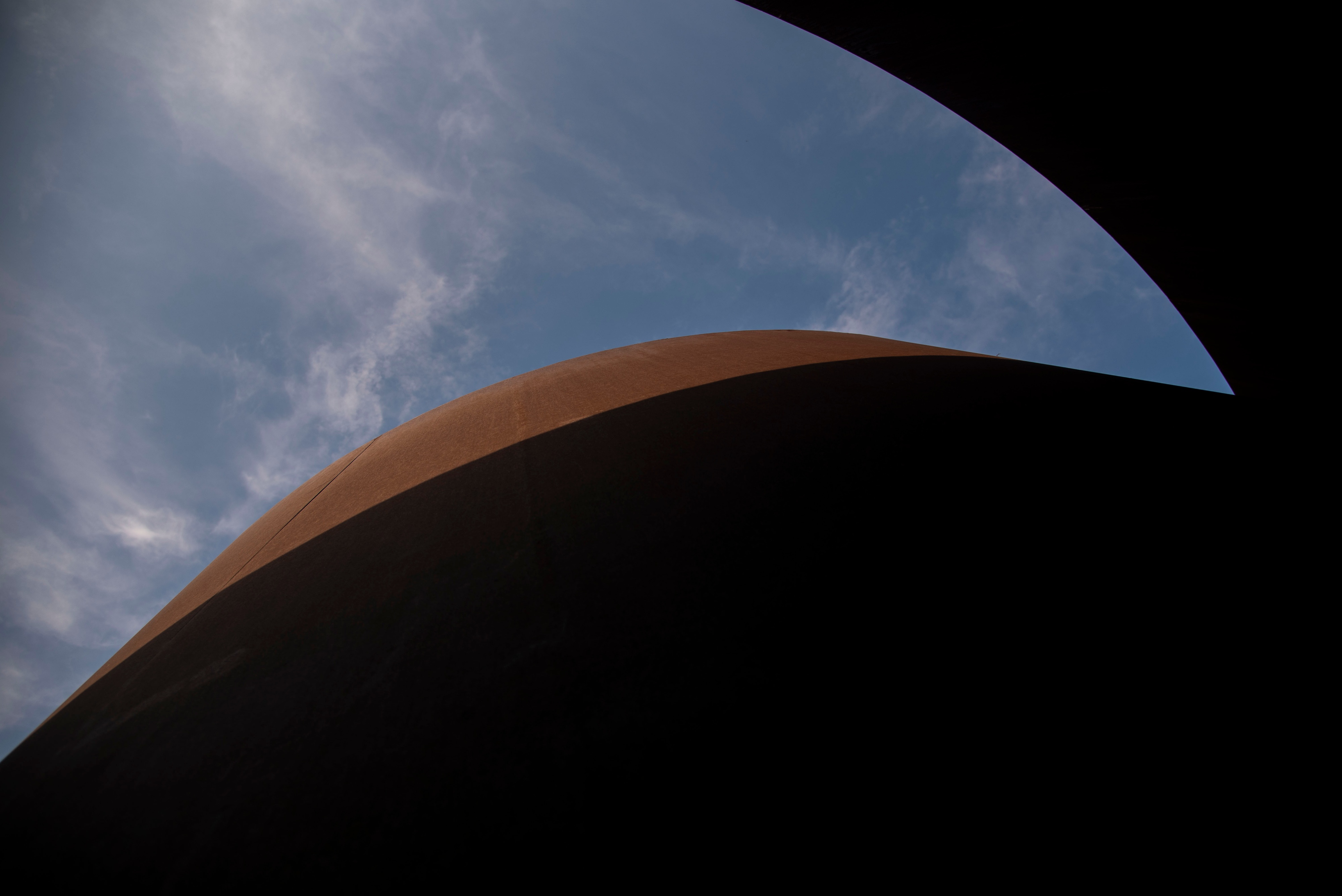 Appreciating Richard Serra, who made us giddy and afraid. - Vimarsana News