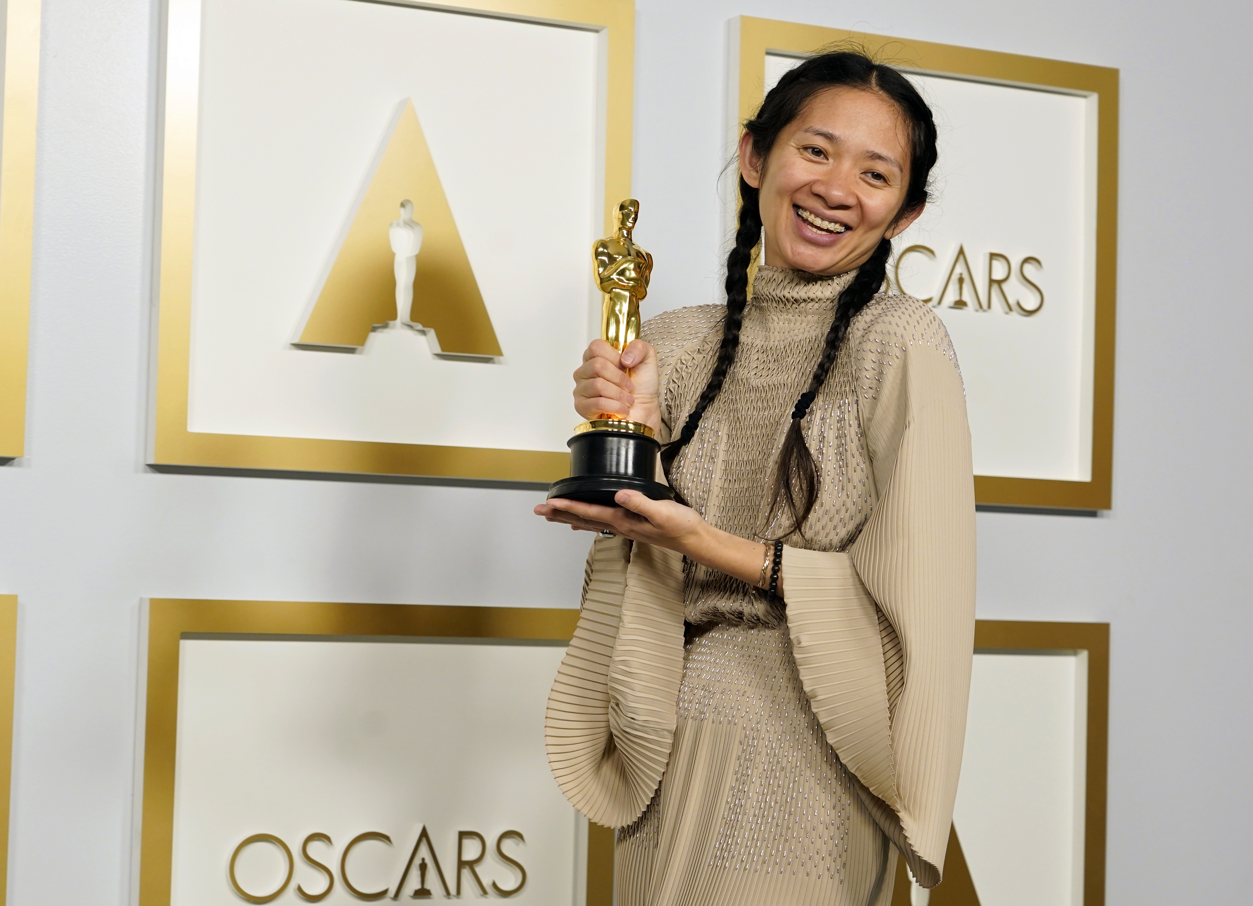 Chloe Zhao Makes History With Best Director Oscar Win The Washington Post