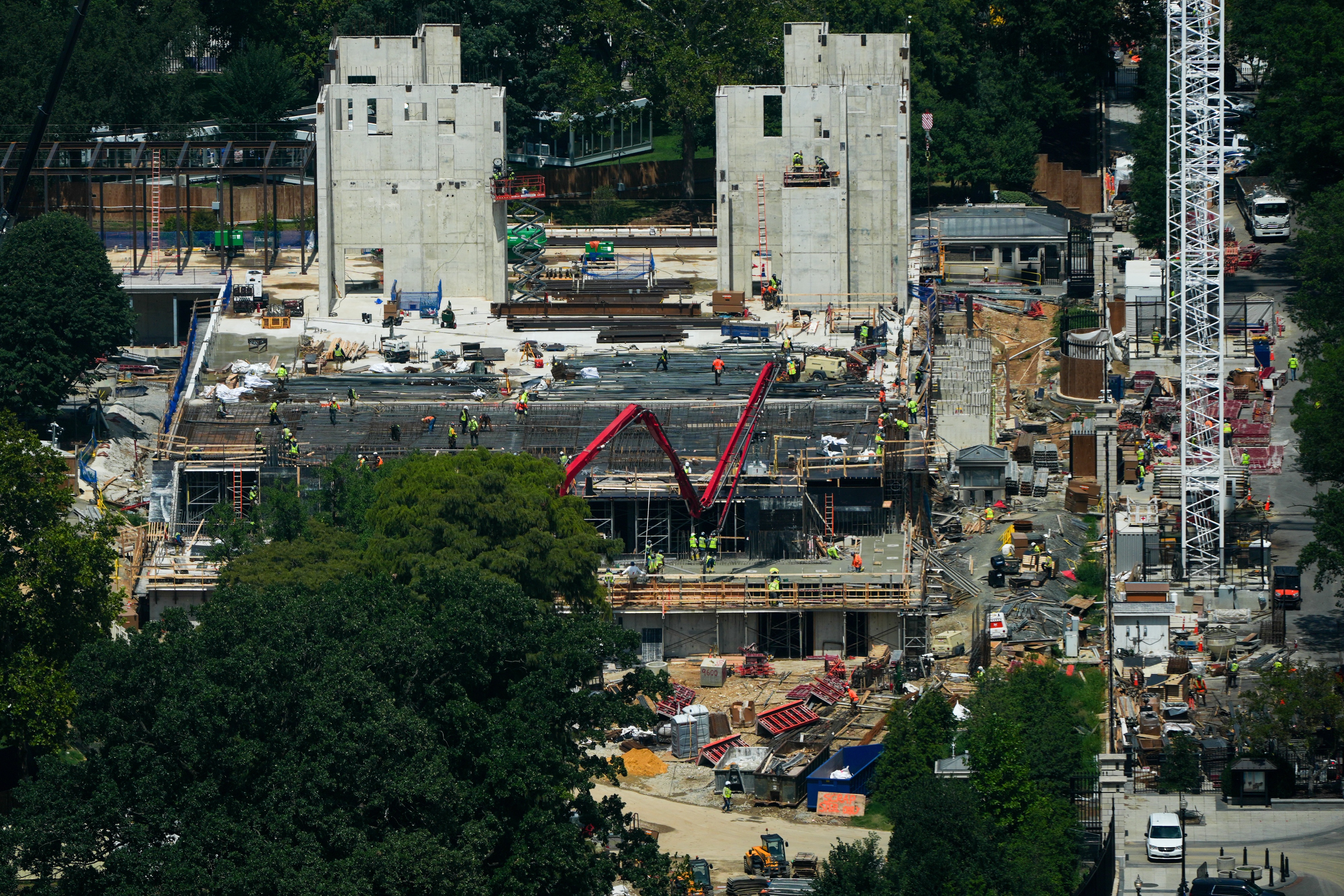 Supreme Court allows White House ballroom construction to continue, handing President Donald Trump a victory in race to complete largest executive mansion expansion in decades