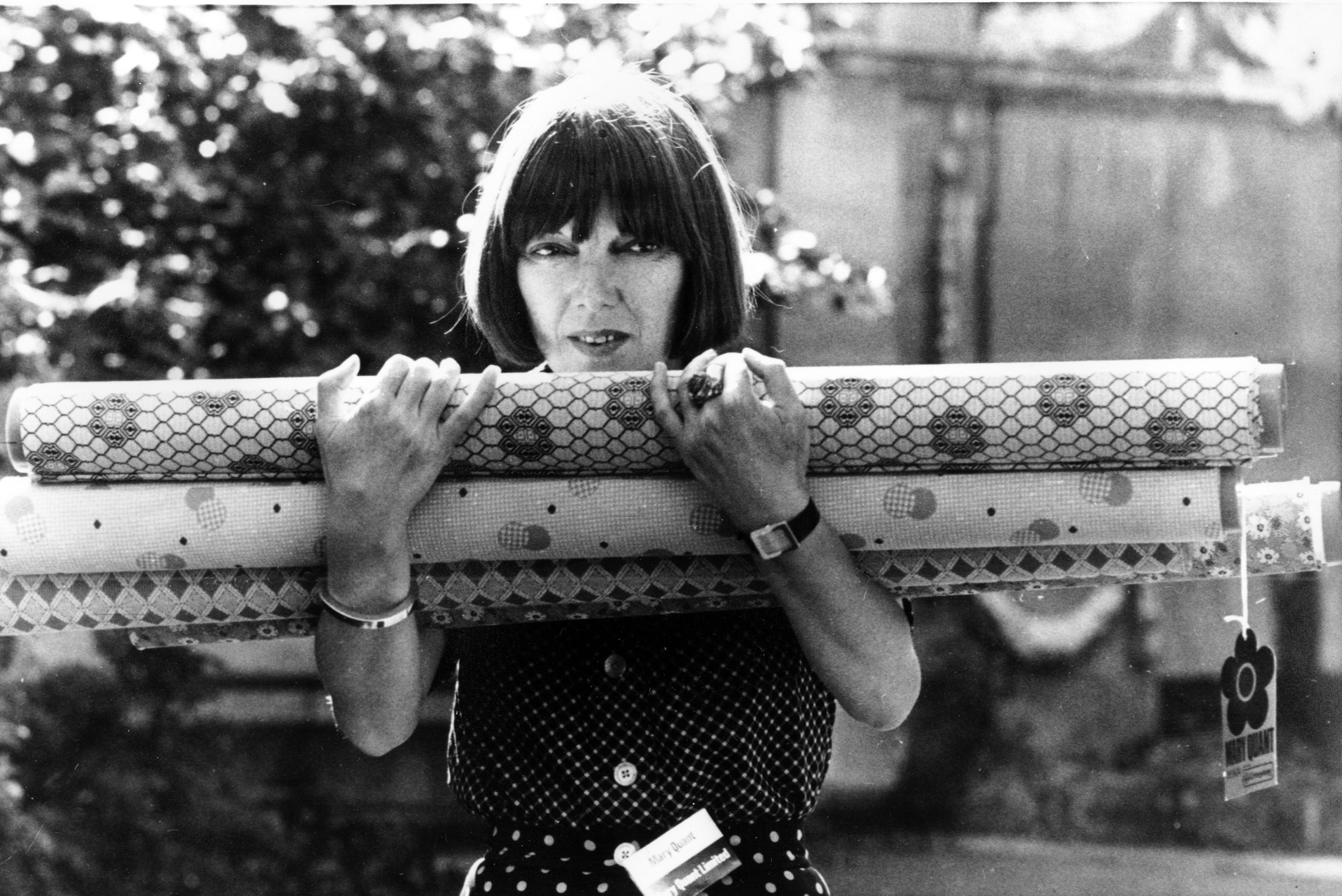 Mary Quant, British designer who dressed the swinging '60s, dies