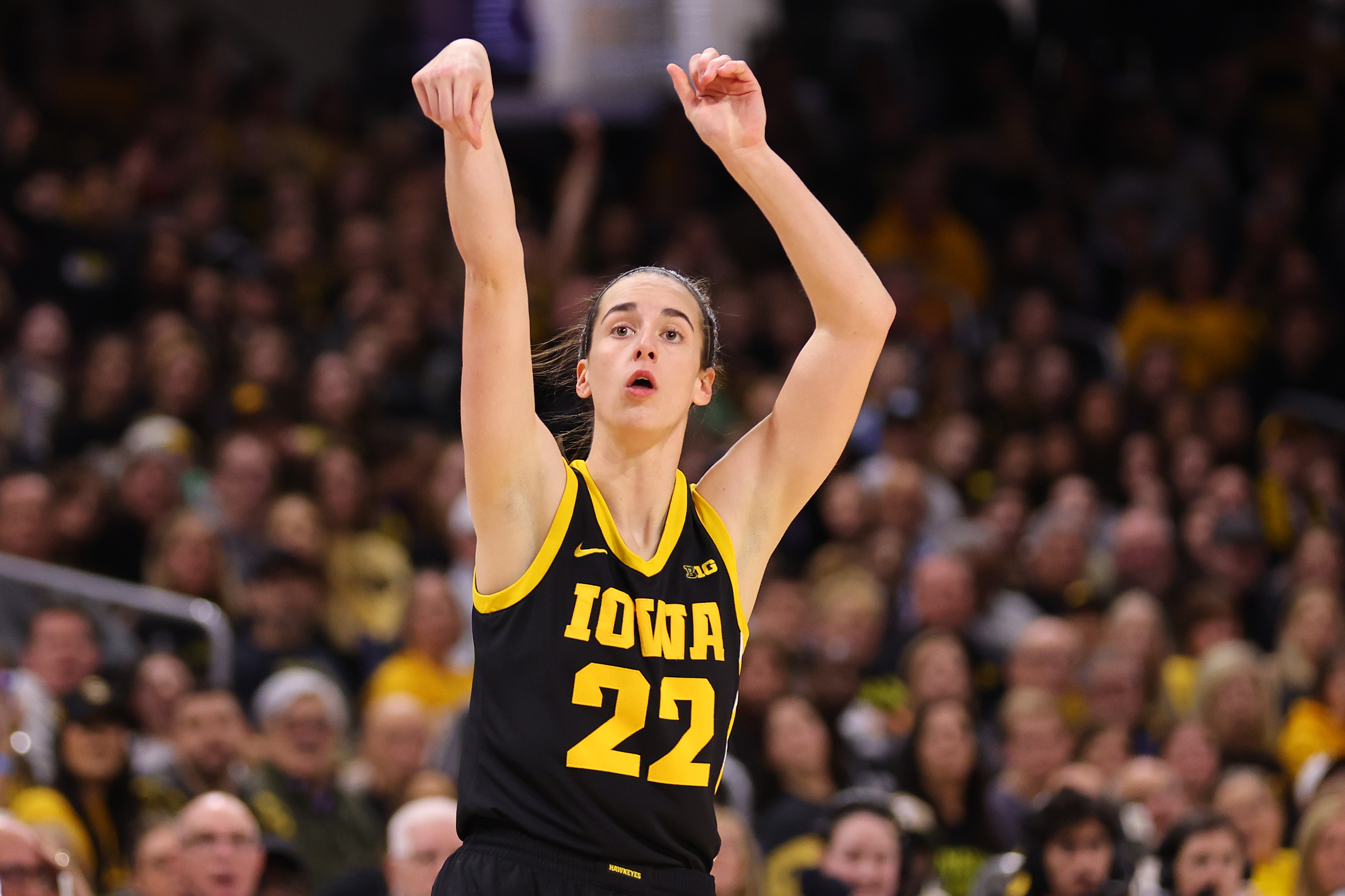 How do you defend Iowa star Caitlin Clark? There's no easy answer. - The  Washington Post
