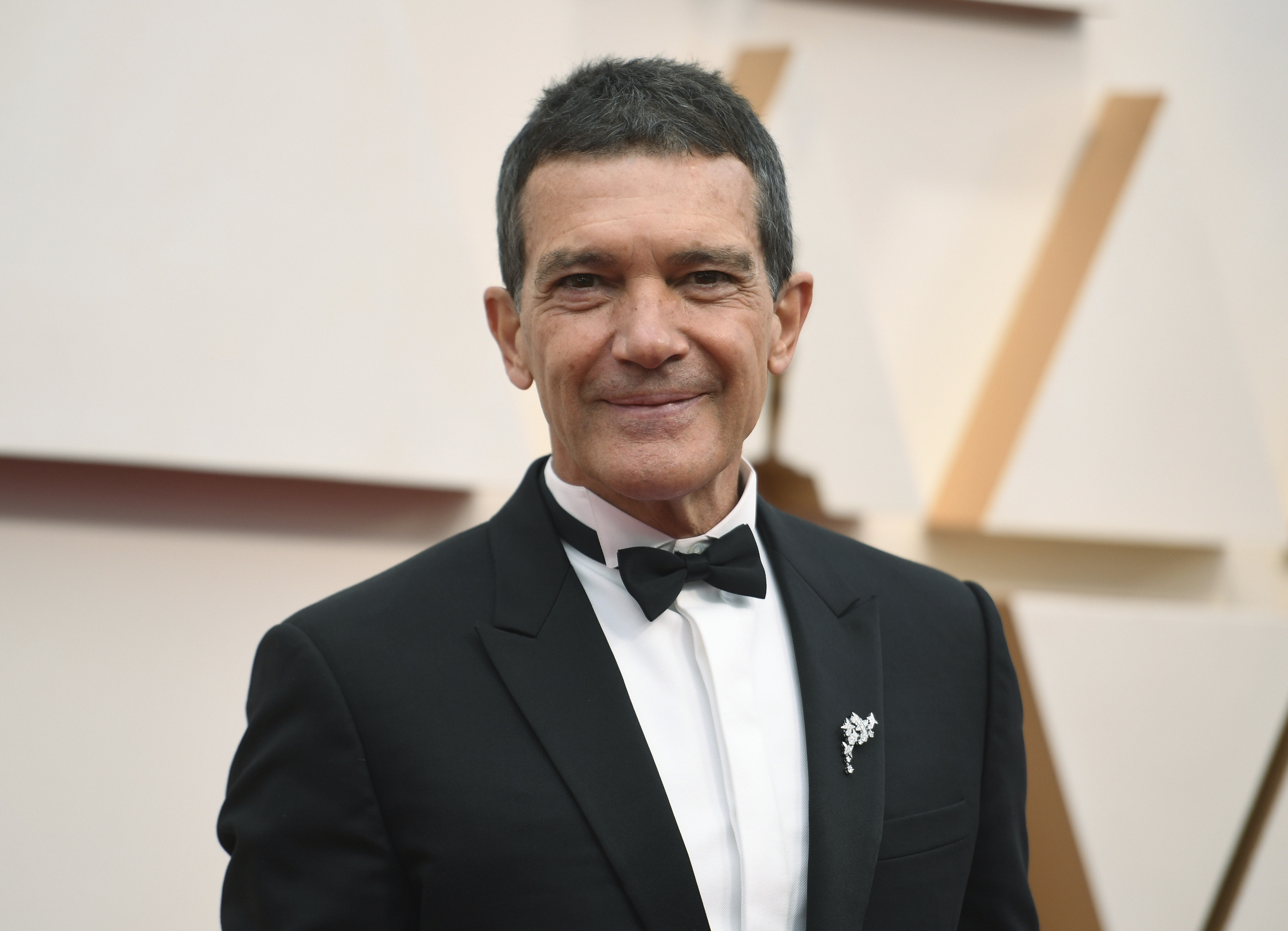 antonio-banderas-says-he-s-tested-positive-for-coronavirus-the-washington-post