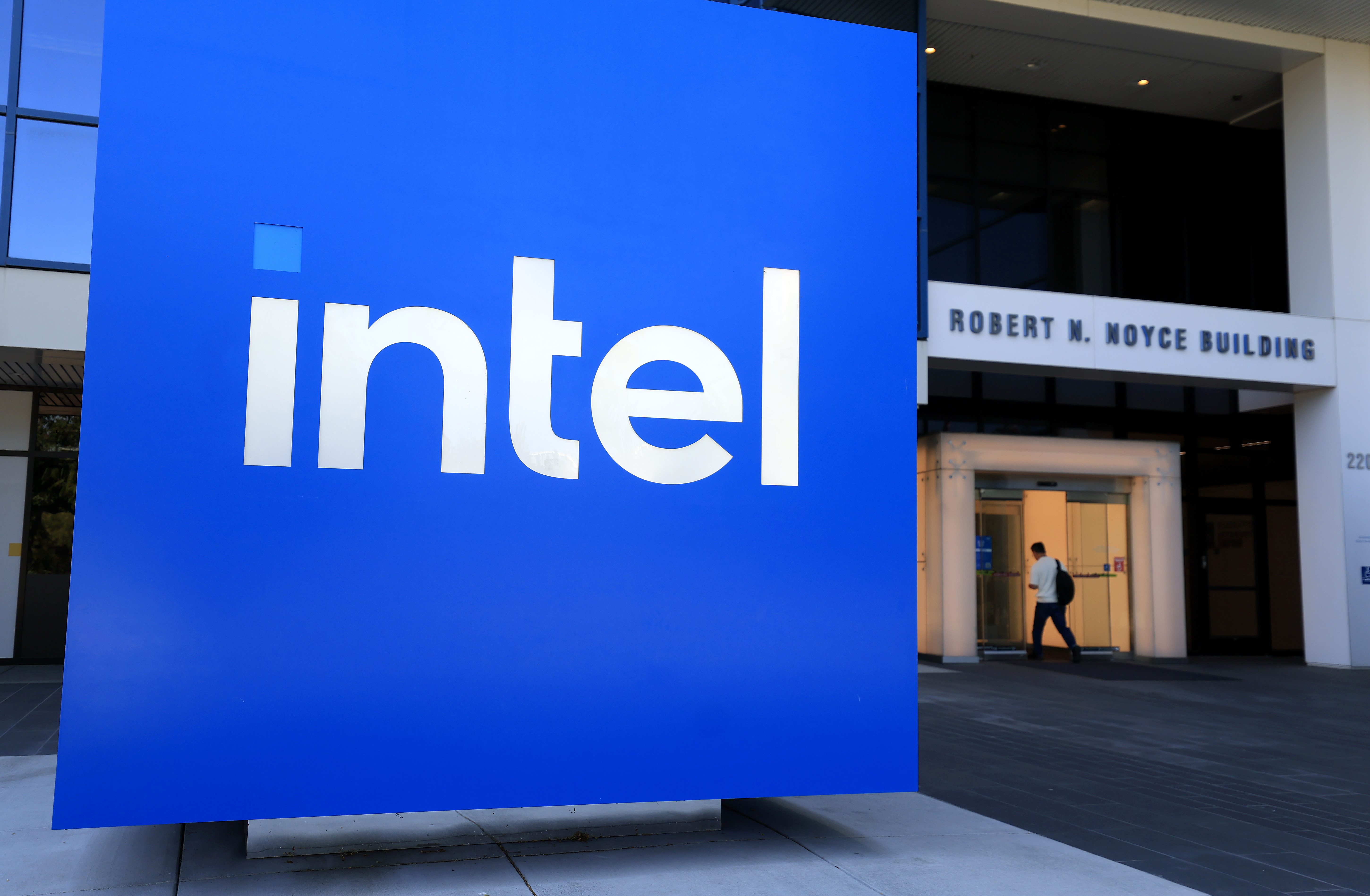 SoftBank will invest  billion into Intel