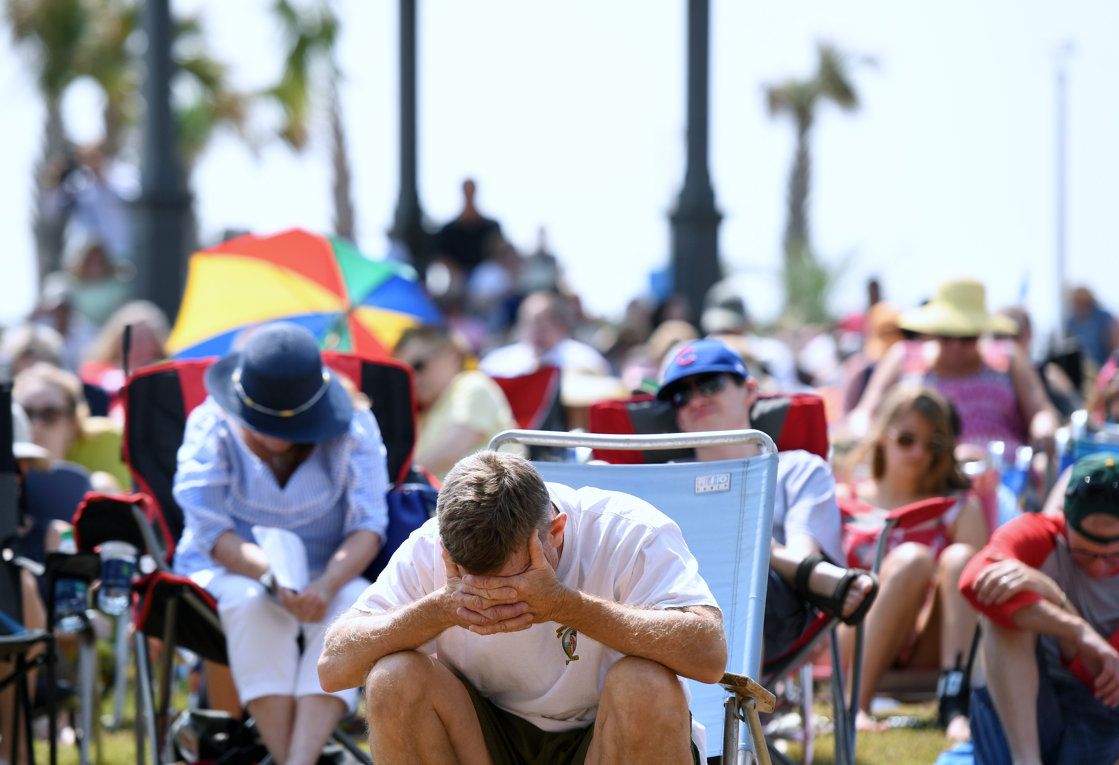 Virginia Beach Residents Pray And Try To Move On They Don T Want To Be Known As Another Columbine The Washington Post