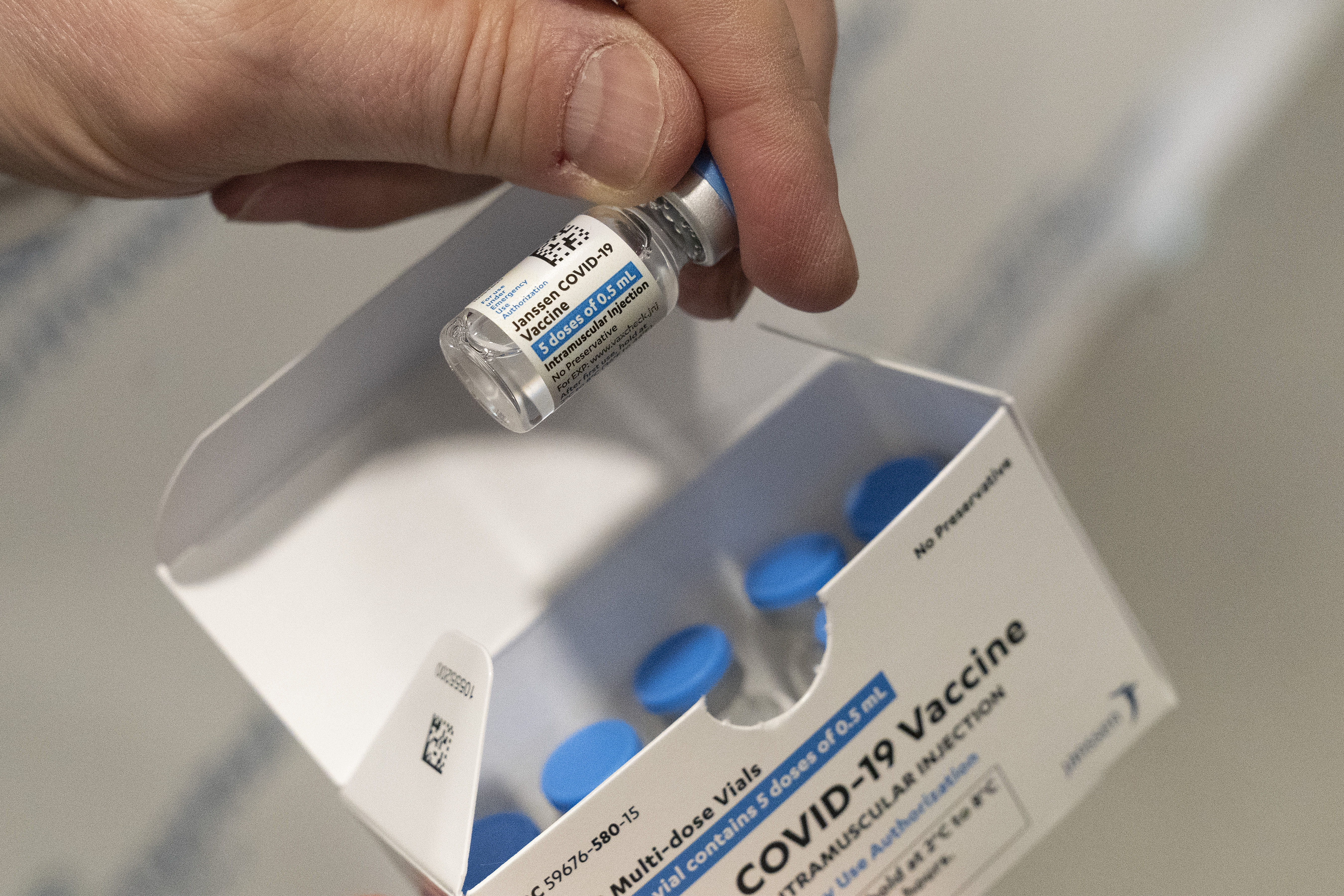 Health Officials Lean Toward Resuming Johnson Johnson Coronavirus Vaccine But With A Warning The Washington Post