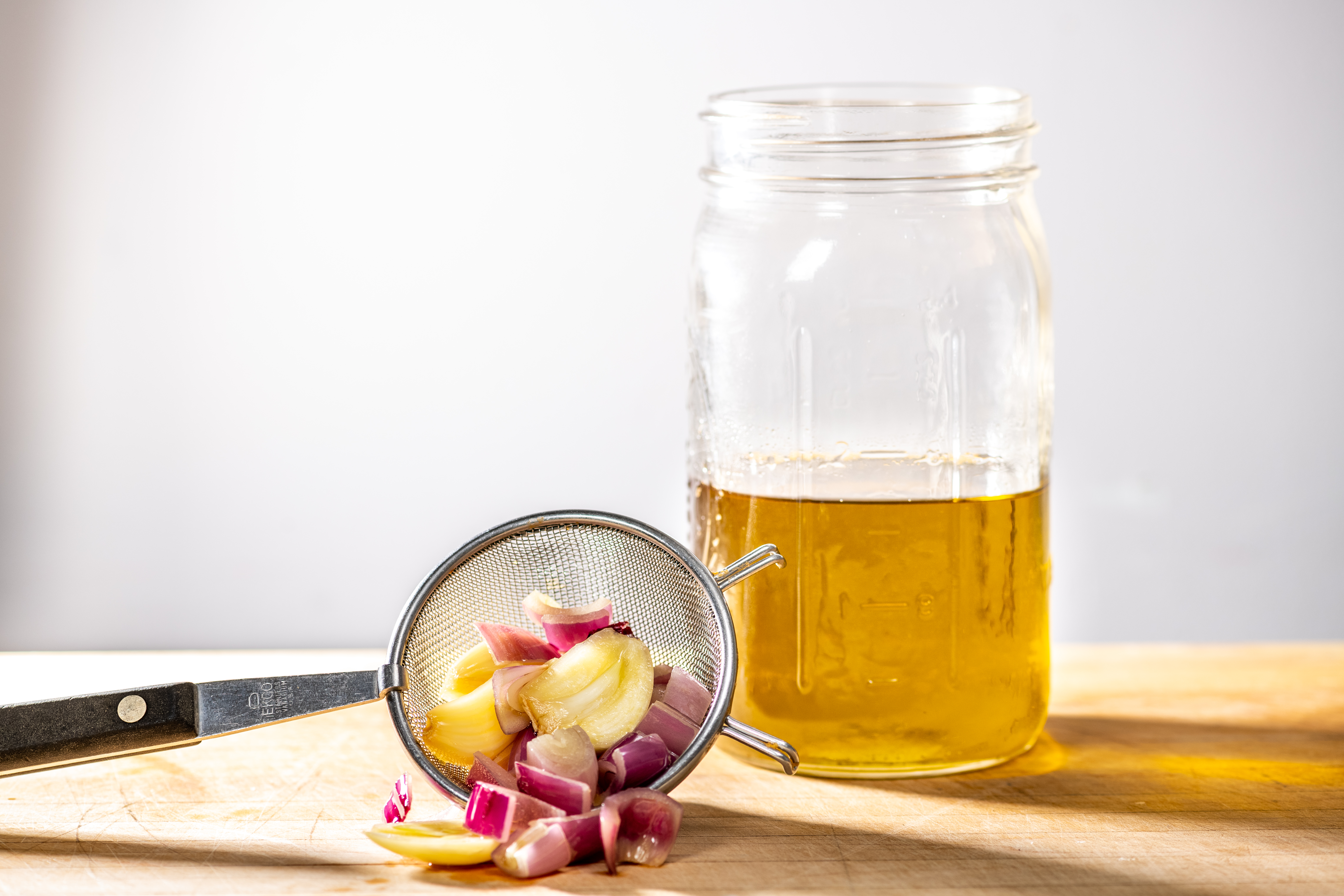 Flavorful low-FODMAP substitutions for garlic and onions - Vimarsana News