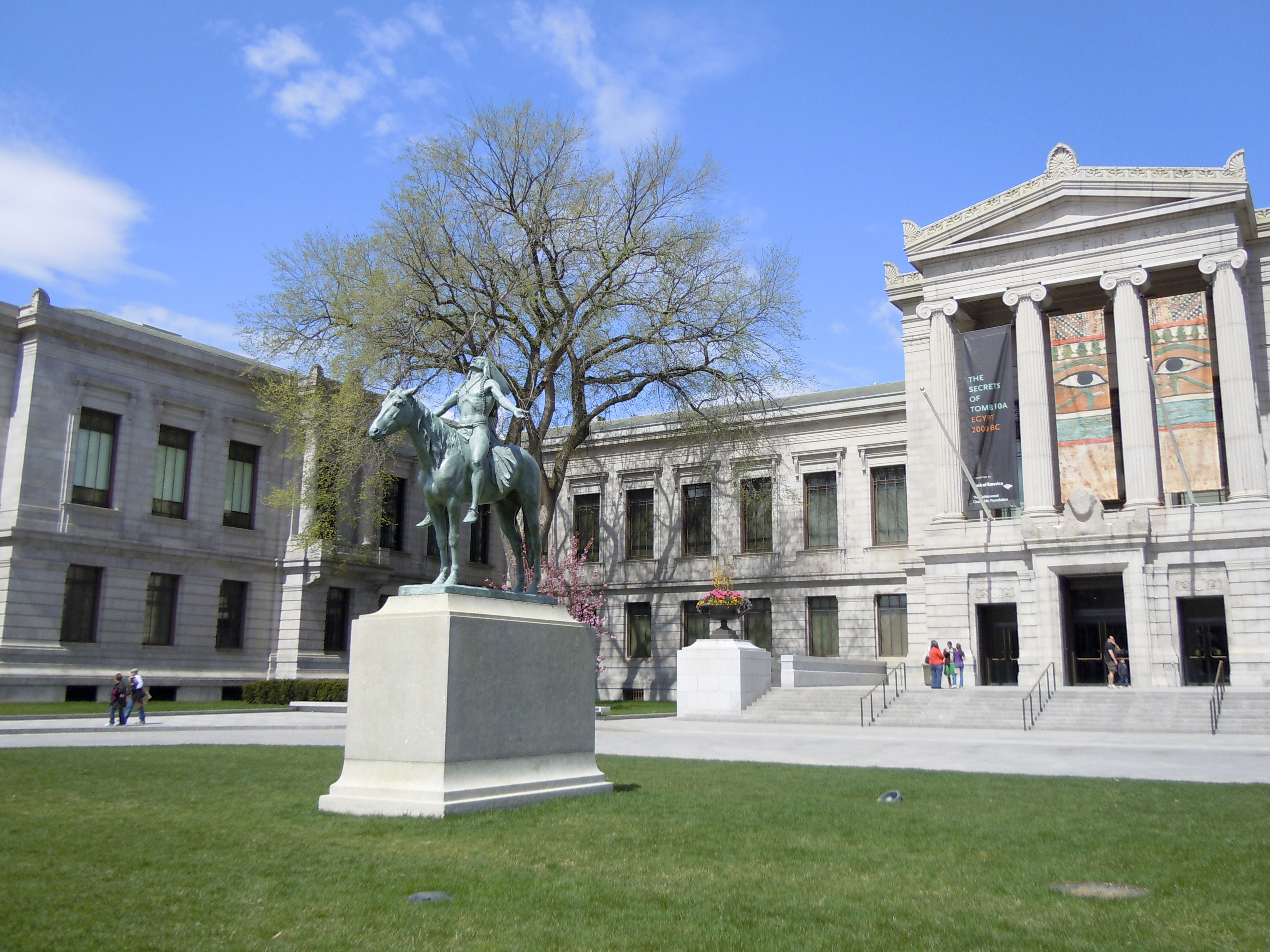 Black students on a field trip said they were told ‘no food, no drink, no watermelon.’ Now the museum is apologizing.
