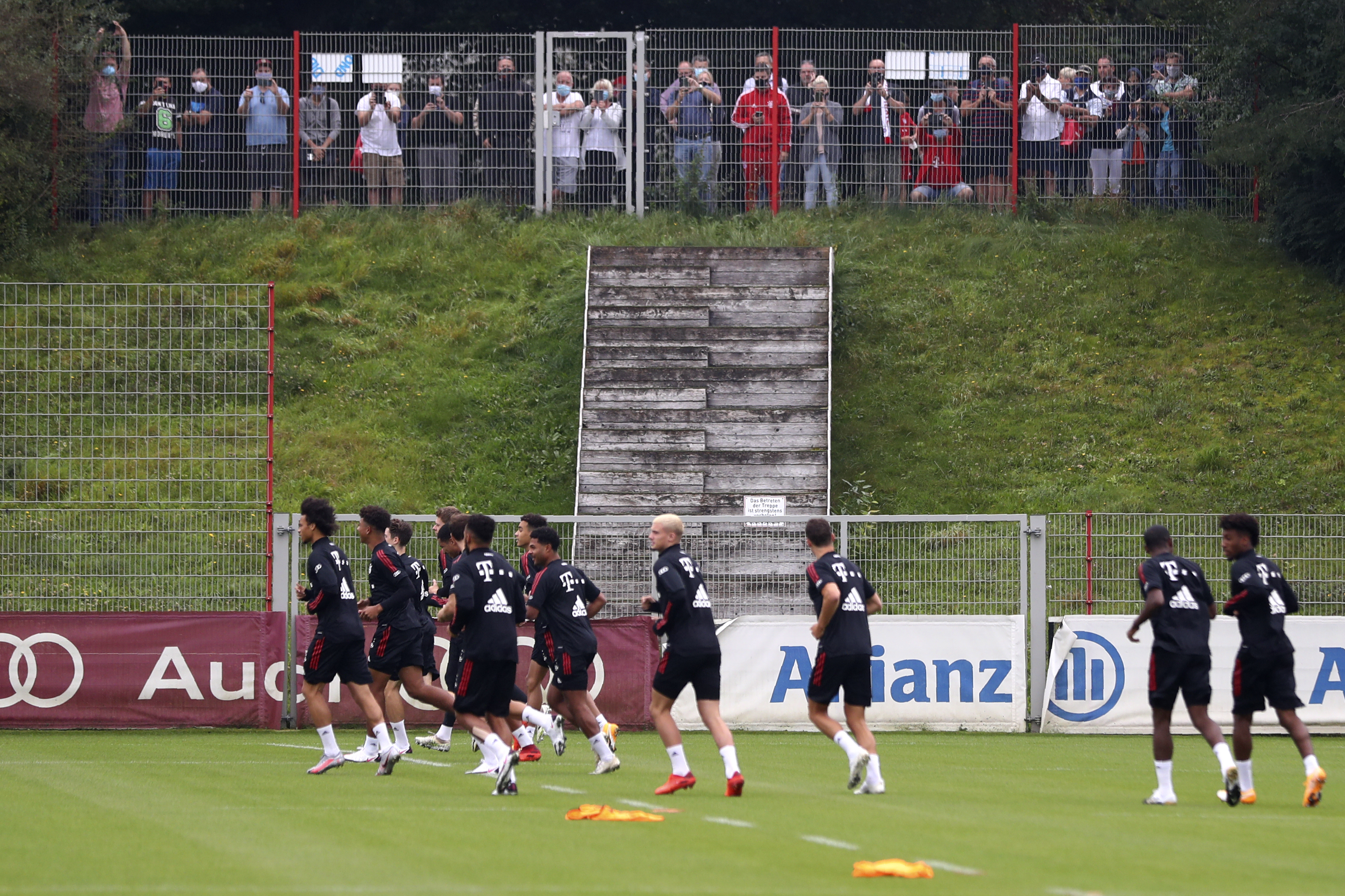 Fans Barred From Bundesliga Opener At Bayern Munich The Washington Post