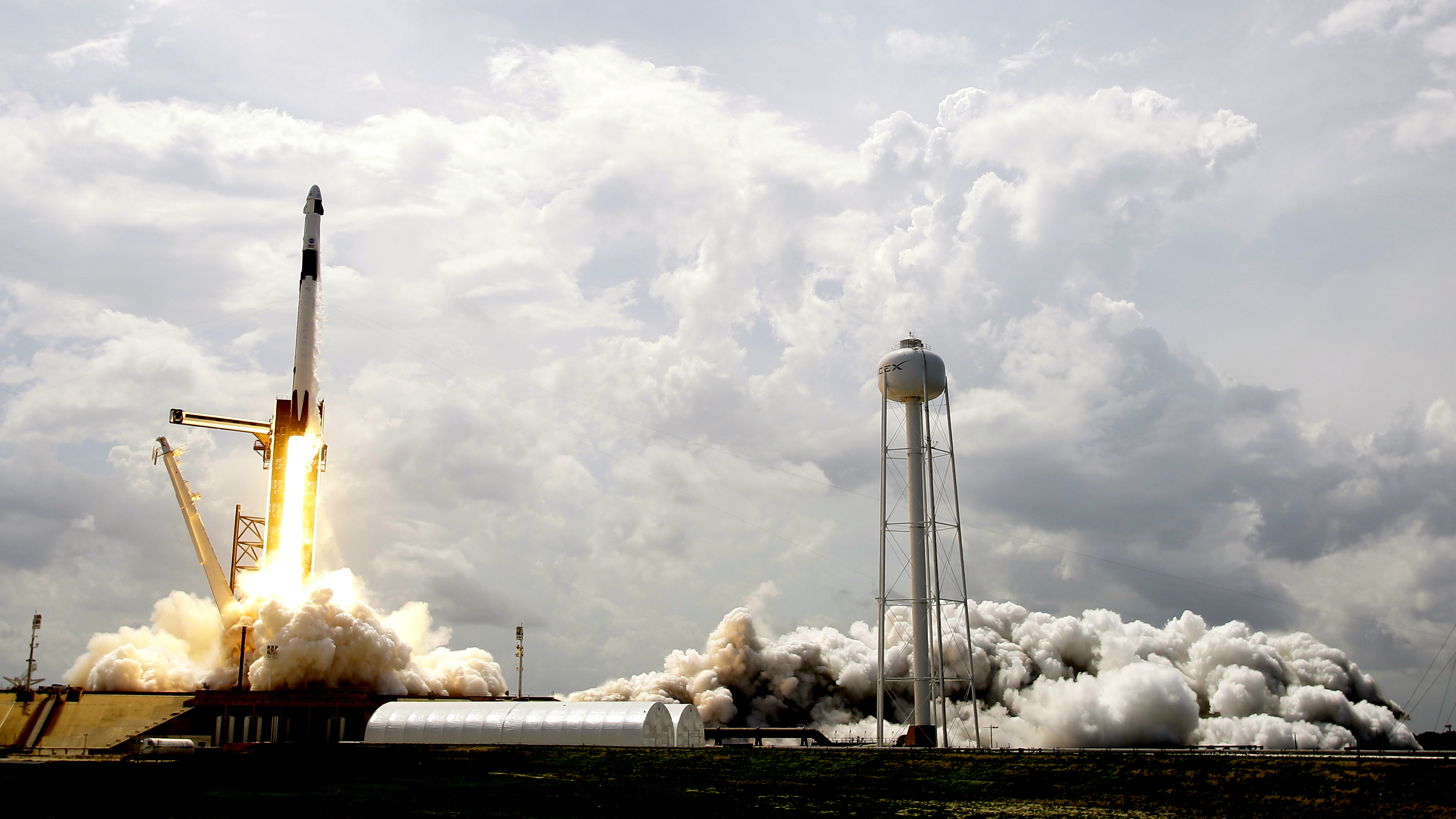Opinion Send The Spacex Dragon To The Moon The Washington Post