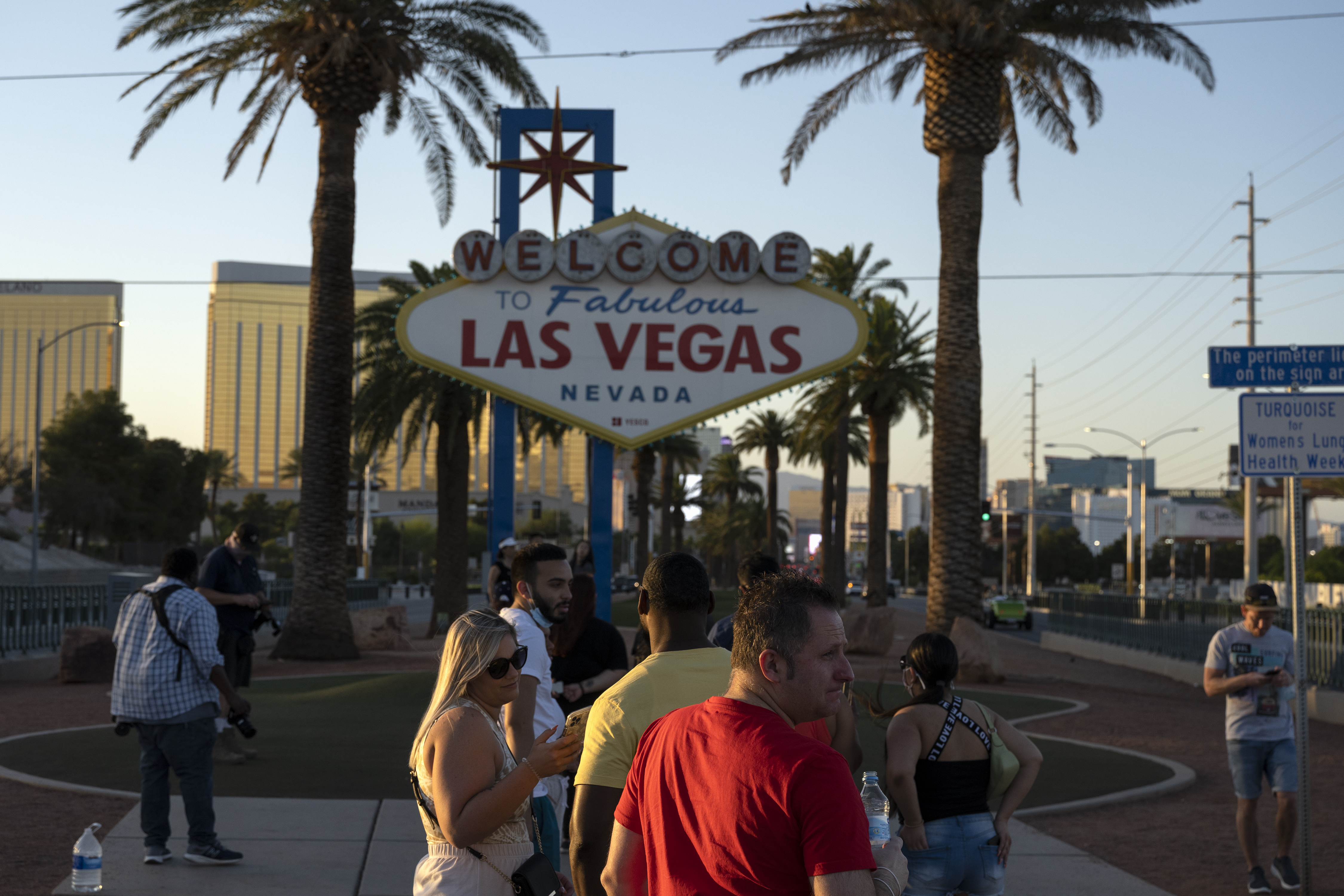 hot Vegas tourists