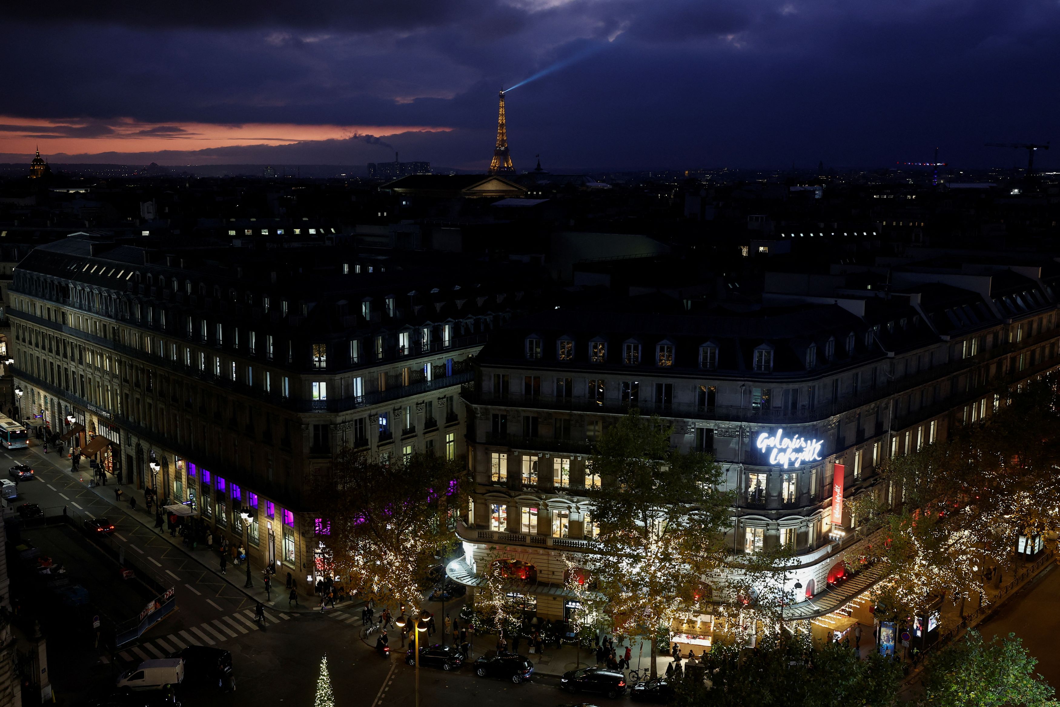 France&rsquo;s winter advice: Brace for power outages, but please don&rsquo;t 