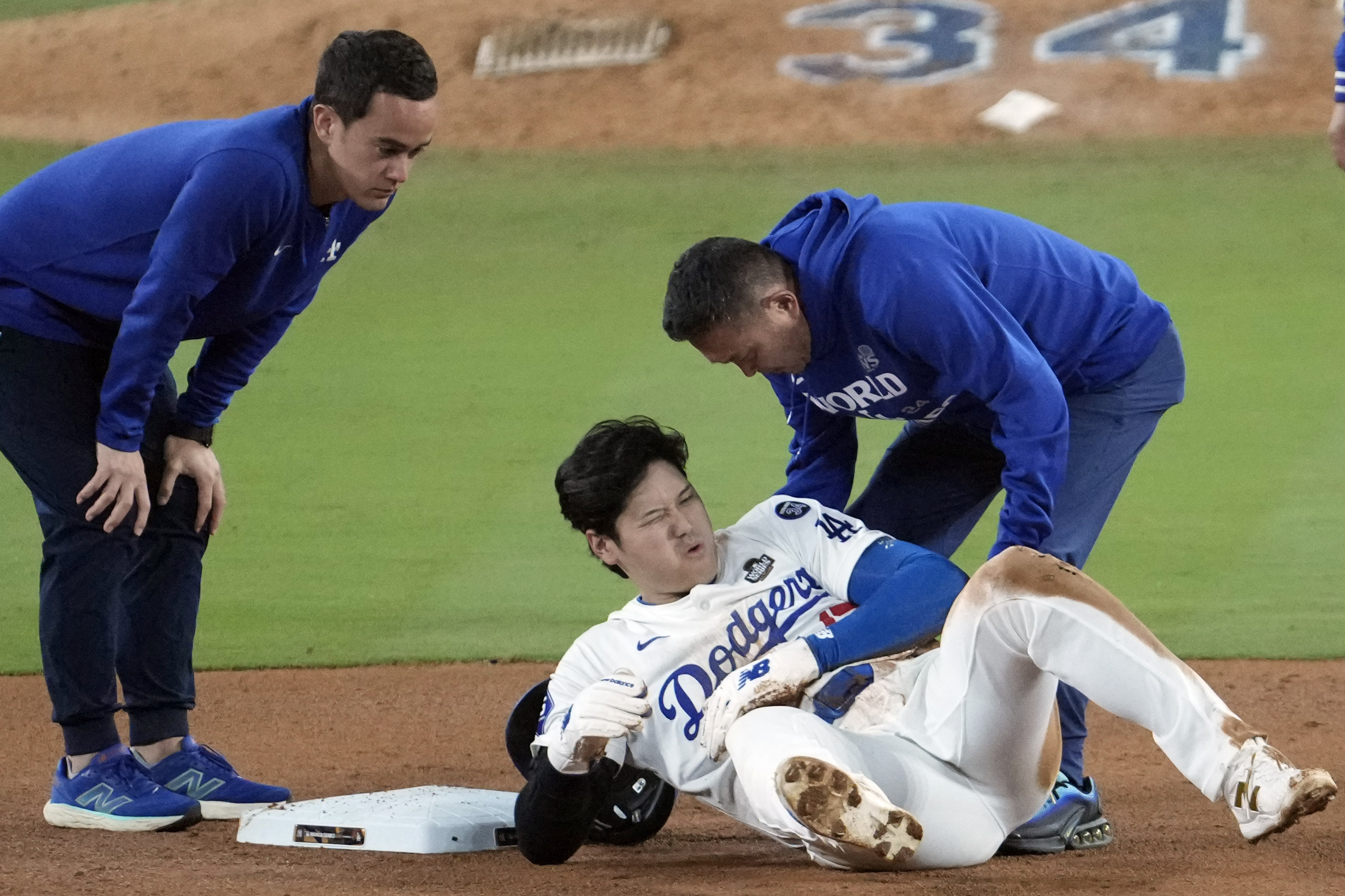 Shohei Ohtani injures shoulder, but Dodgers beat Yankees in World