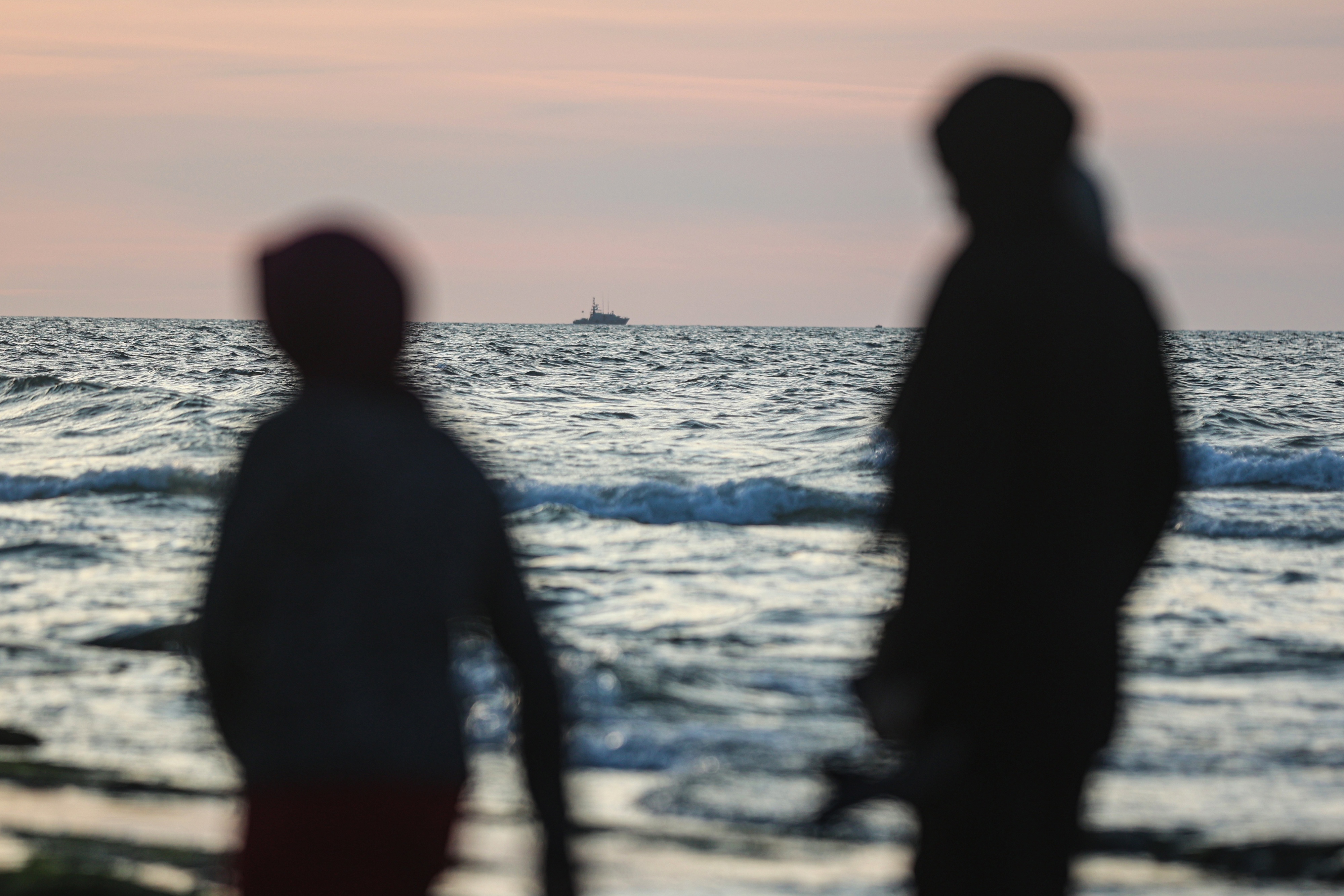 U.S. scrambles to finalize floating pier plan as Gaza famine looms - Vimarsana News